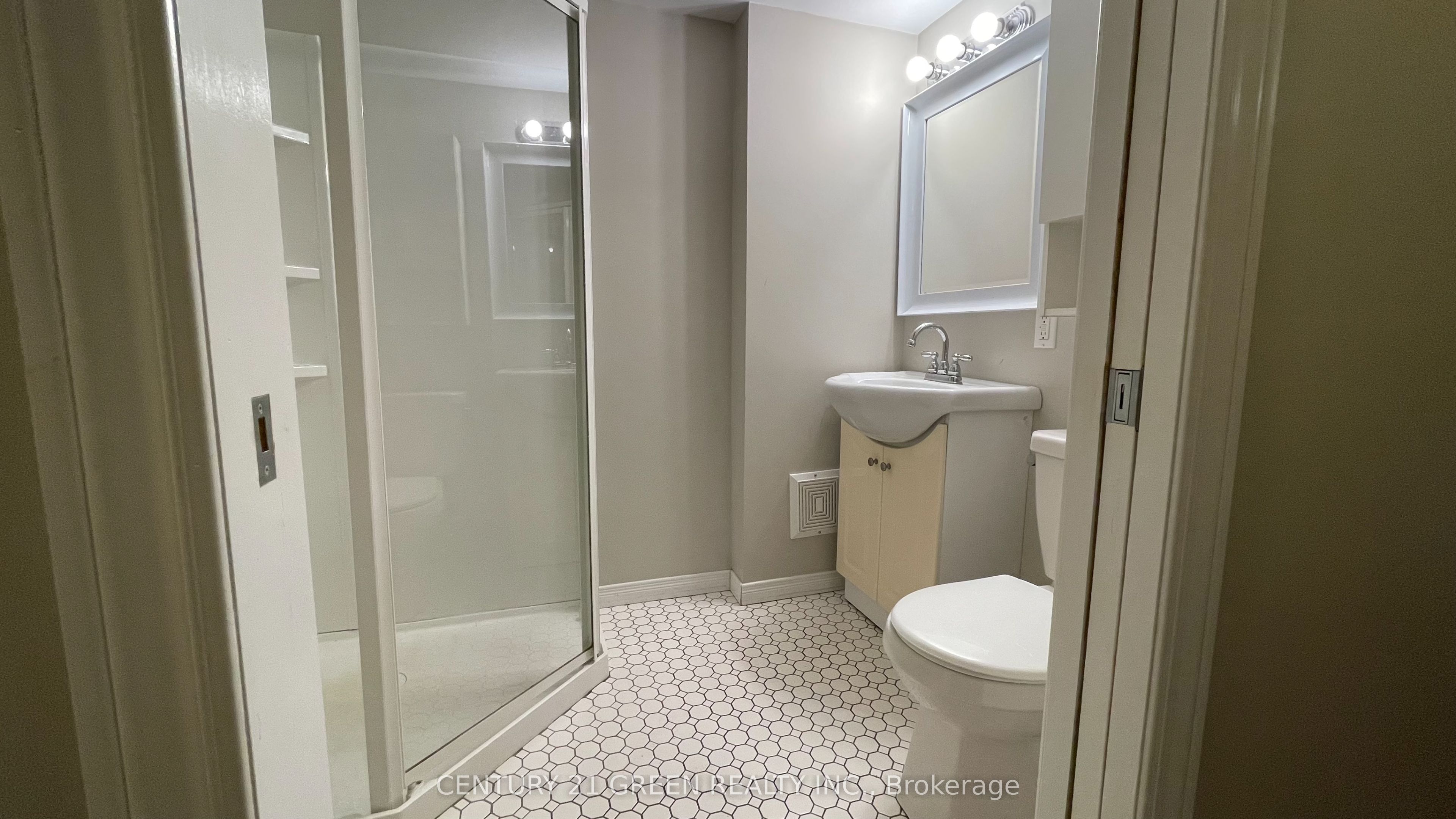 4 Wenlock Crescent Property Photo 31