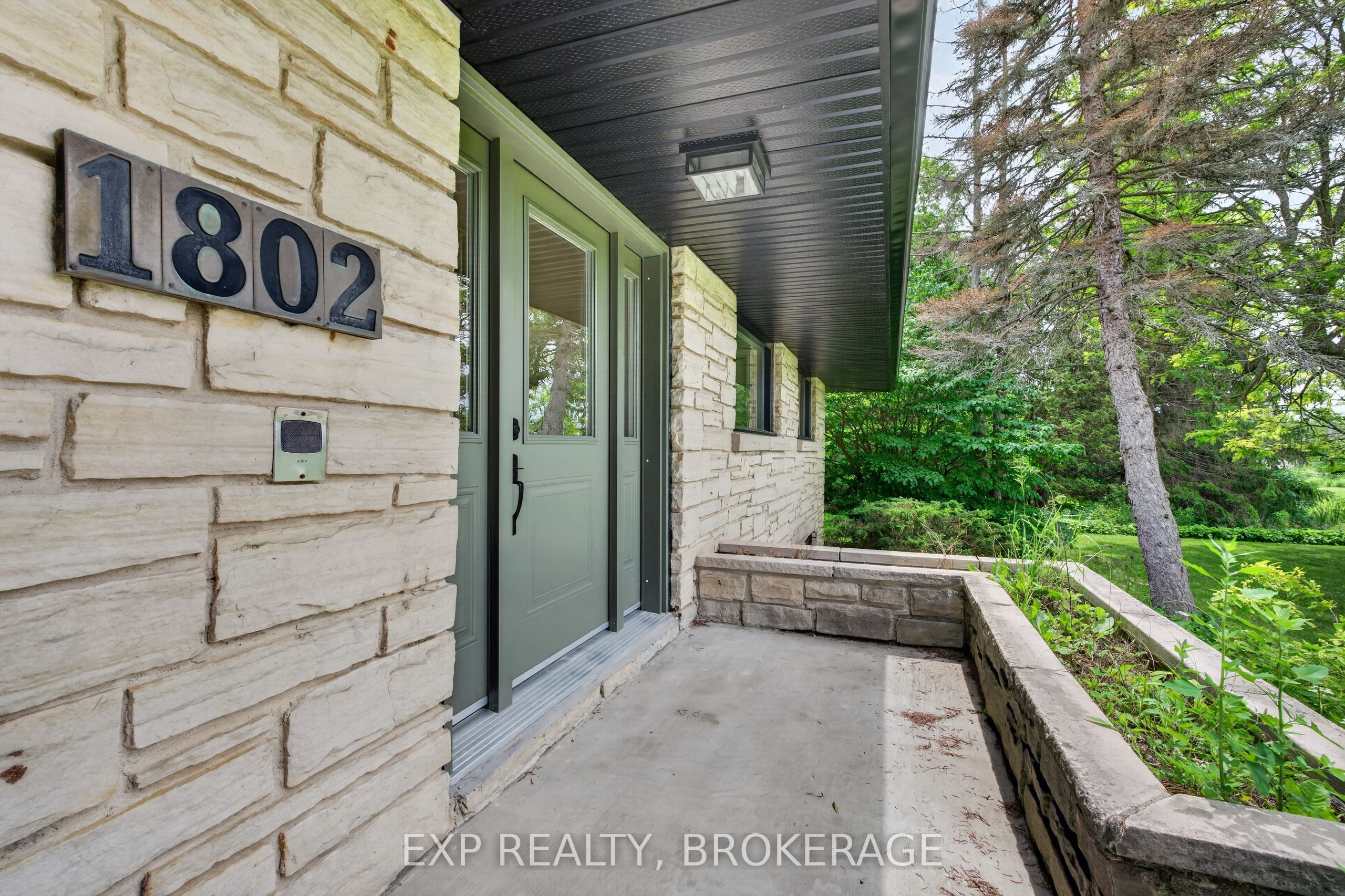 1802 Sydenham Road Property Photo 2