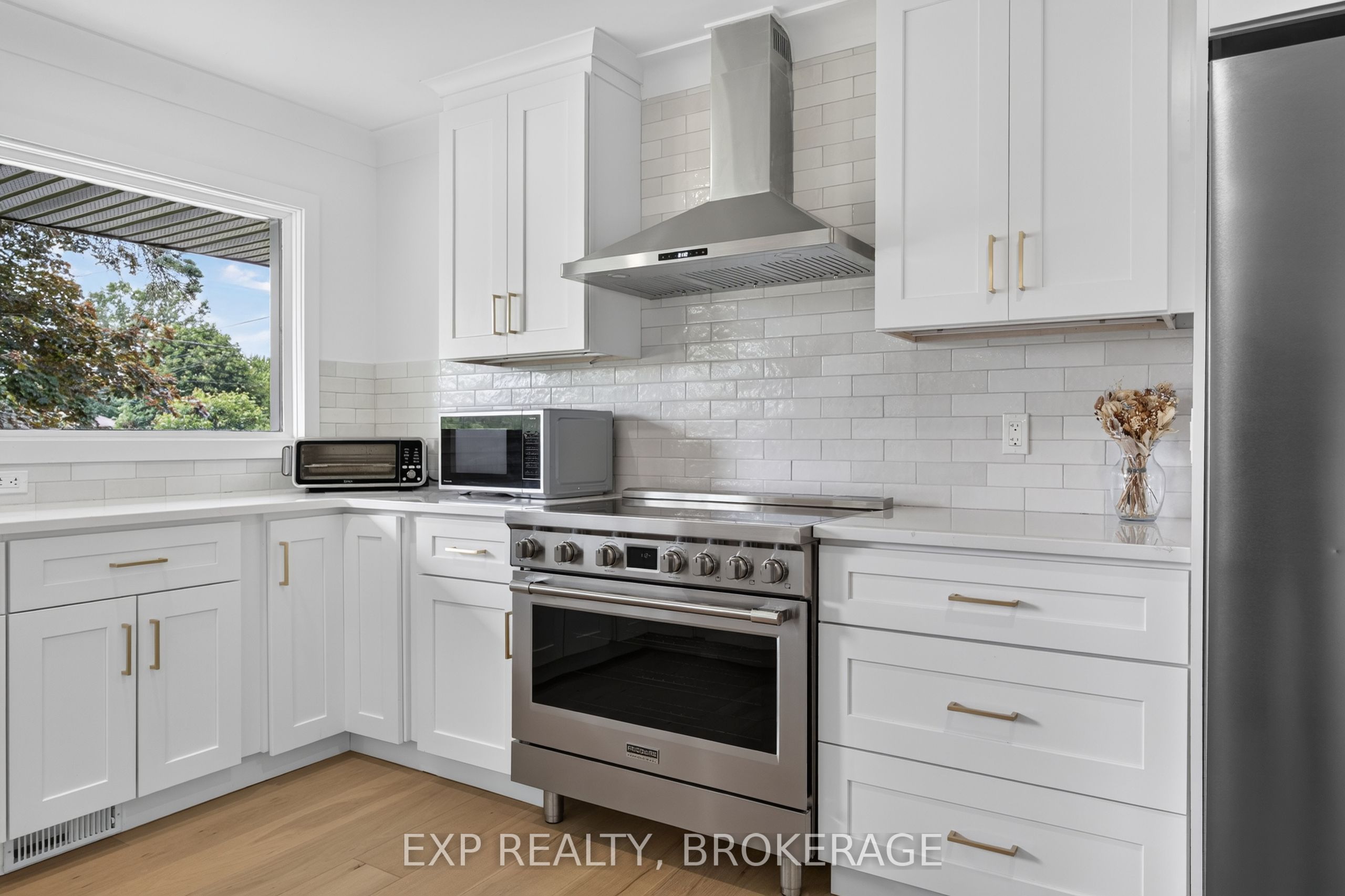 1802 Sydenham Road Property Photo 8