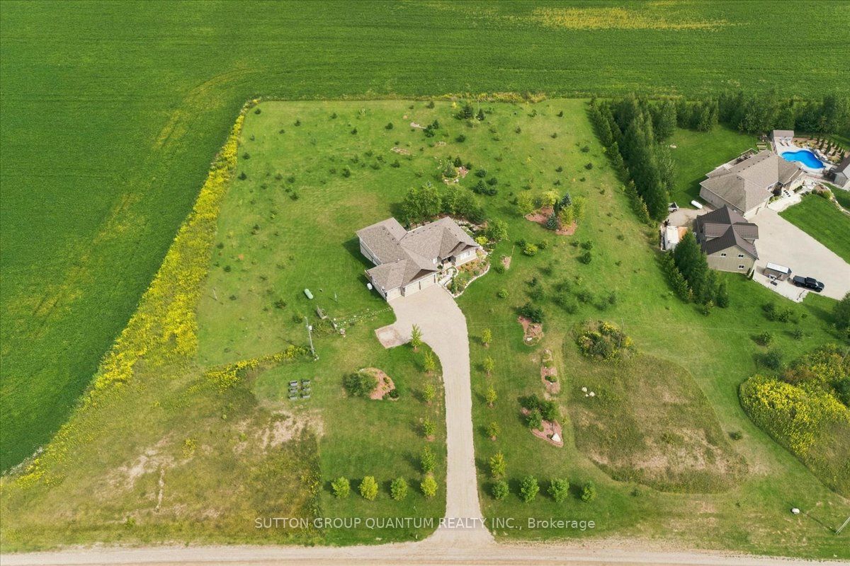434555 N 4th Line Property Photo 1