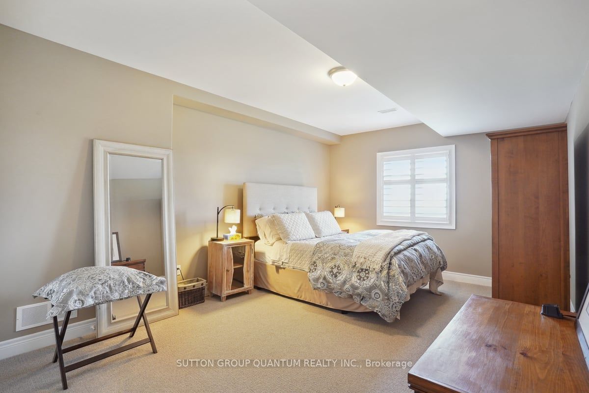 434555 N 4th Line Property Photo 45