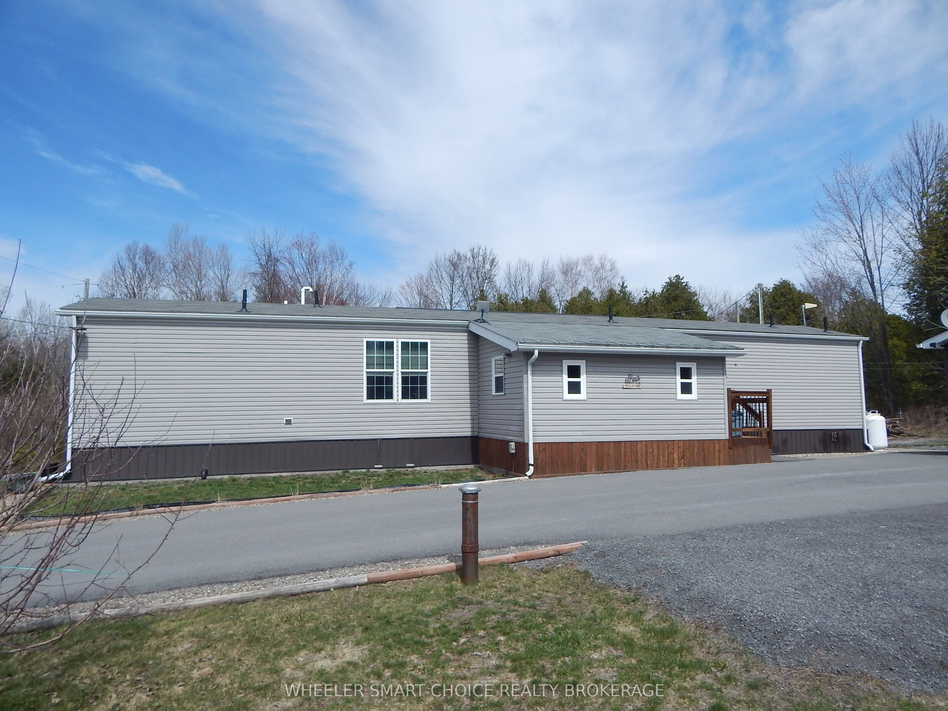 2729 Crows Nest Road E Property Photo 3