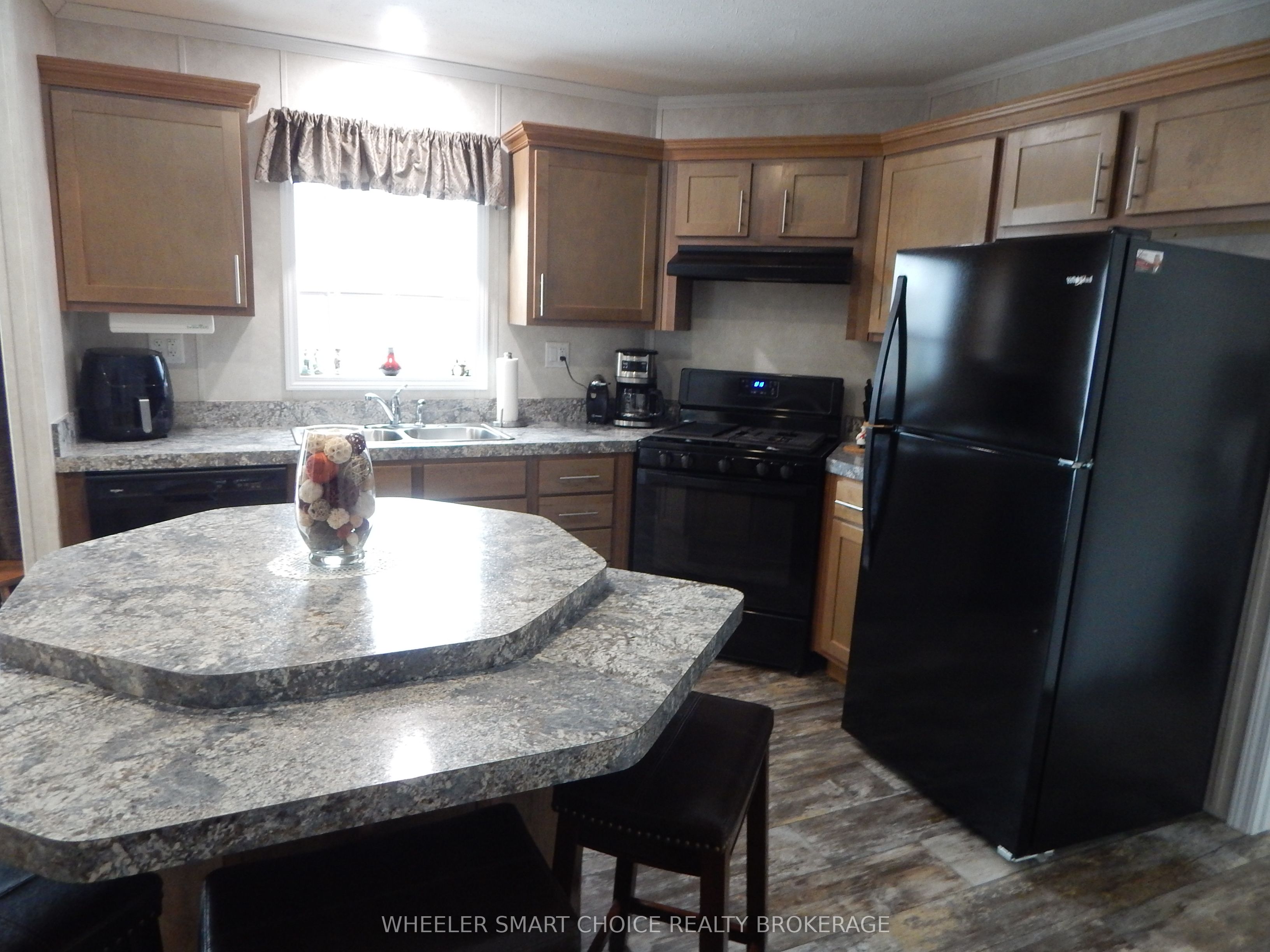 2729 Crows Nest Road E Property Photo 6