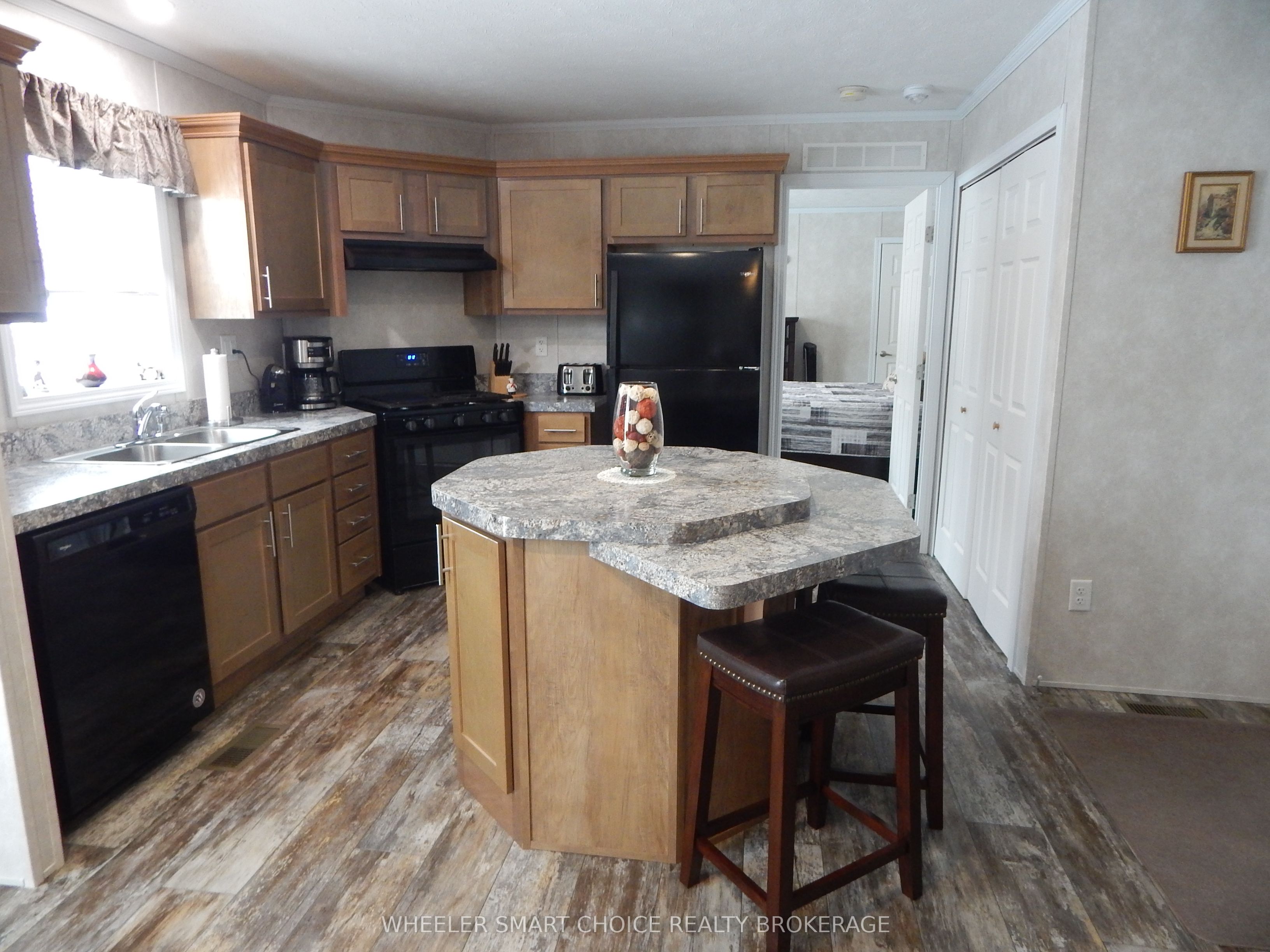 2729 Crows Nest Road E Property Photo 7