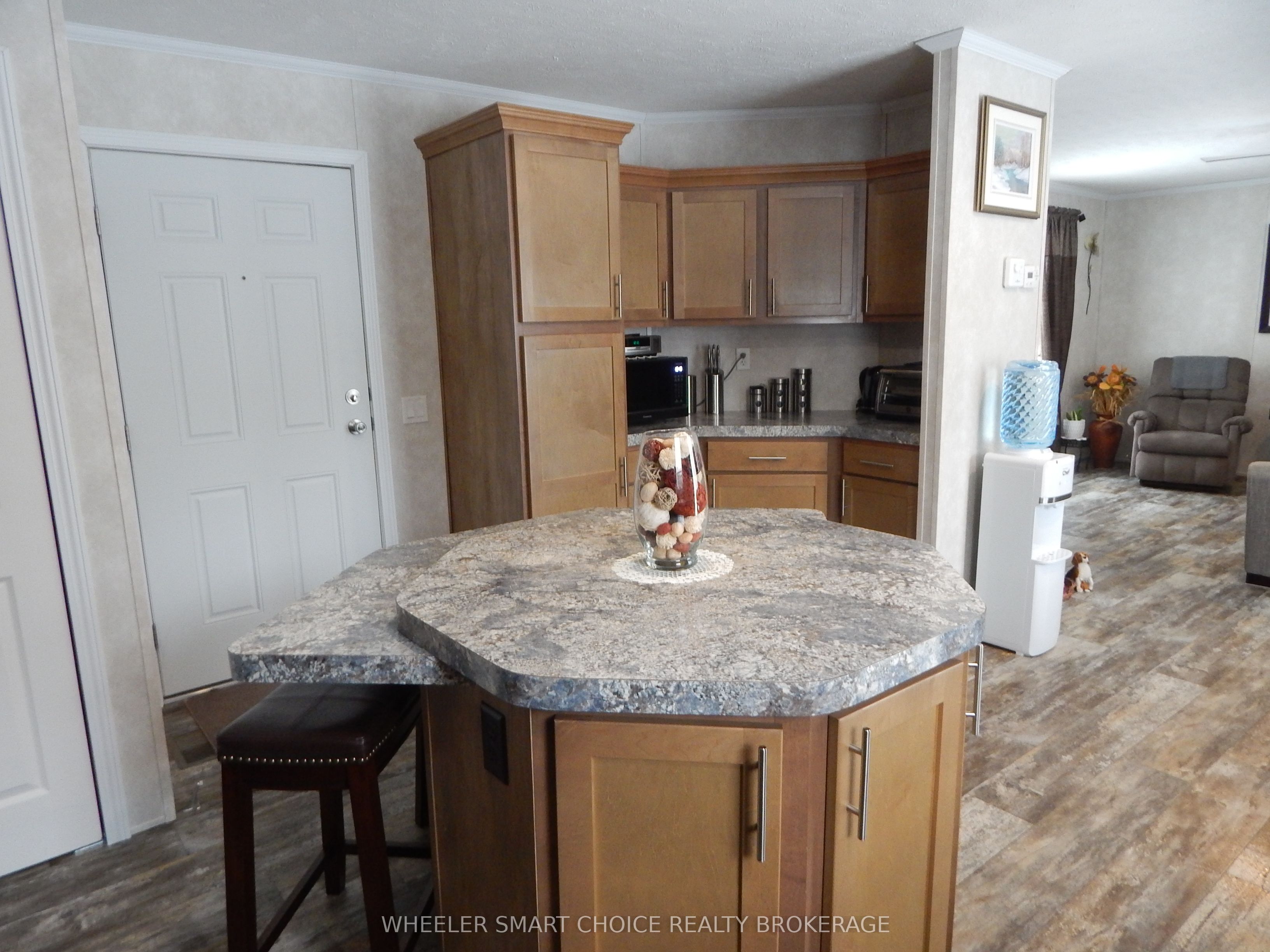 2729 Crows Nest Road E Property Photo 8