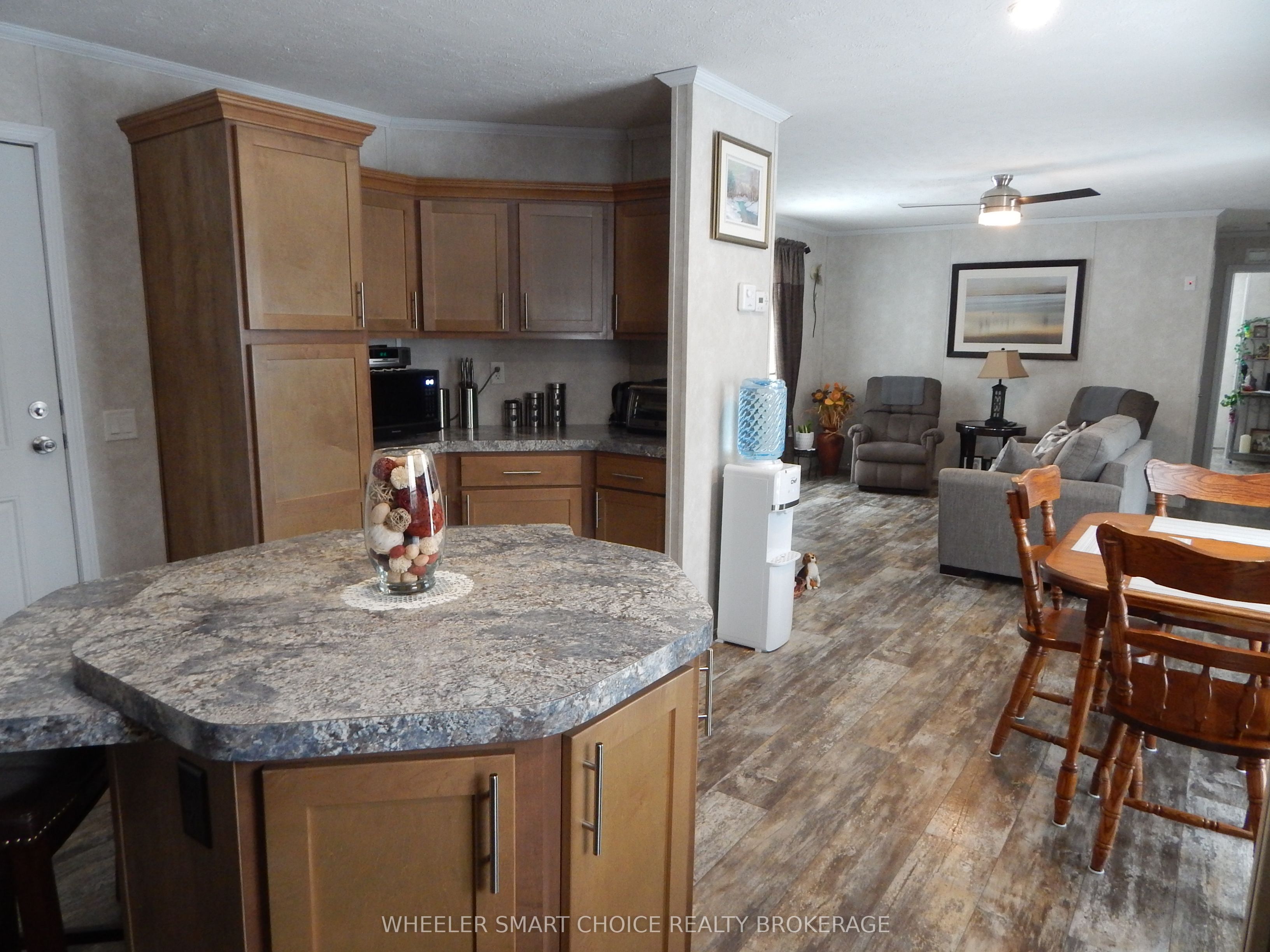 2729 Crows Nest Road E Property Photo 11