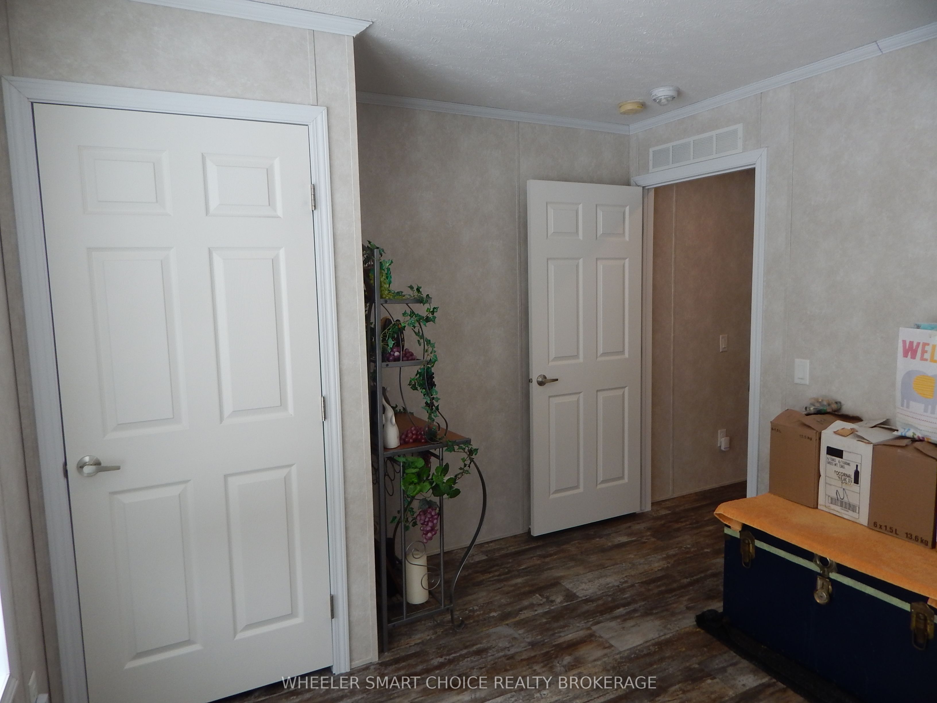 2729 Crows Nest Road E Property Photo 21