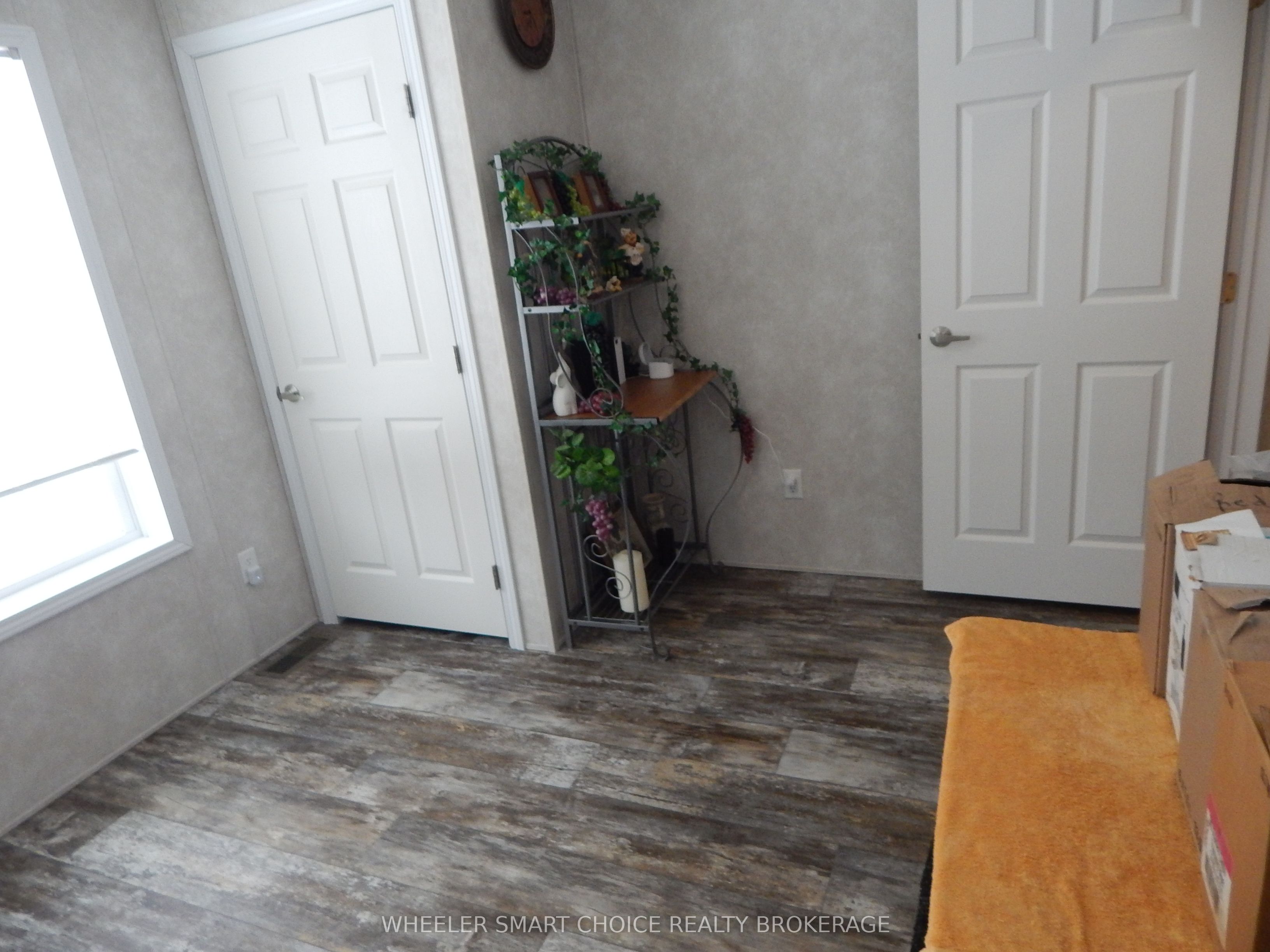 2729 Crows Nest Road E Property Photo 23