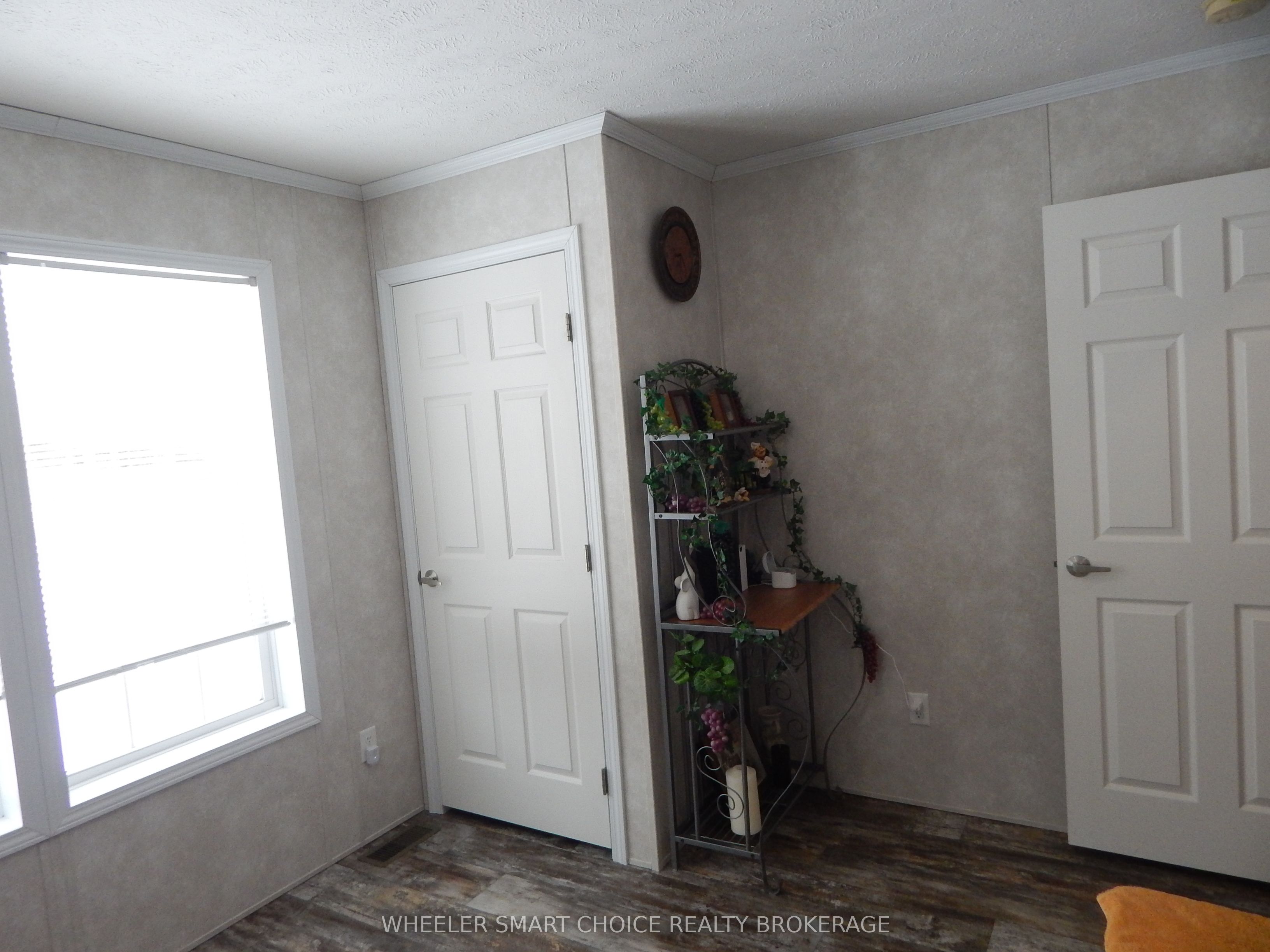 2729 Crows Nest Road E Property Photo 24