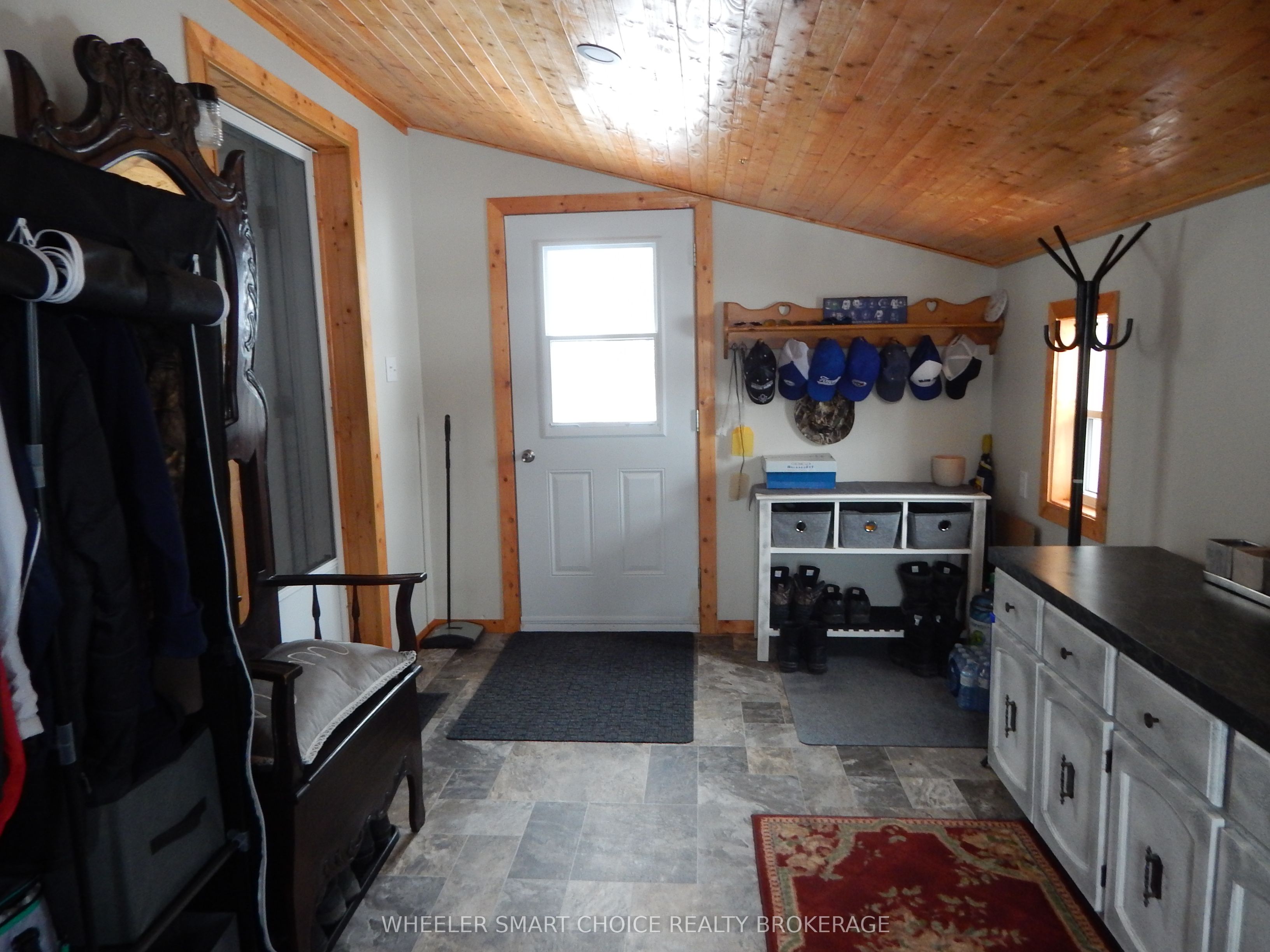 2729 Crows Nest Road E Property Photo 34