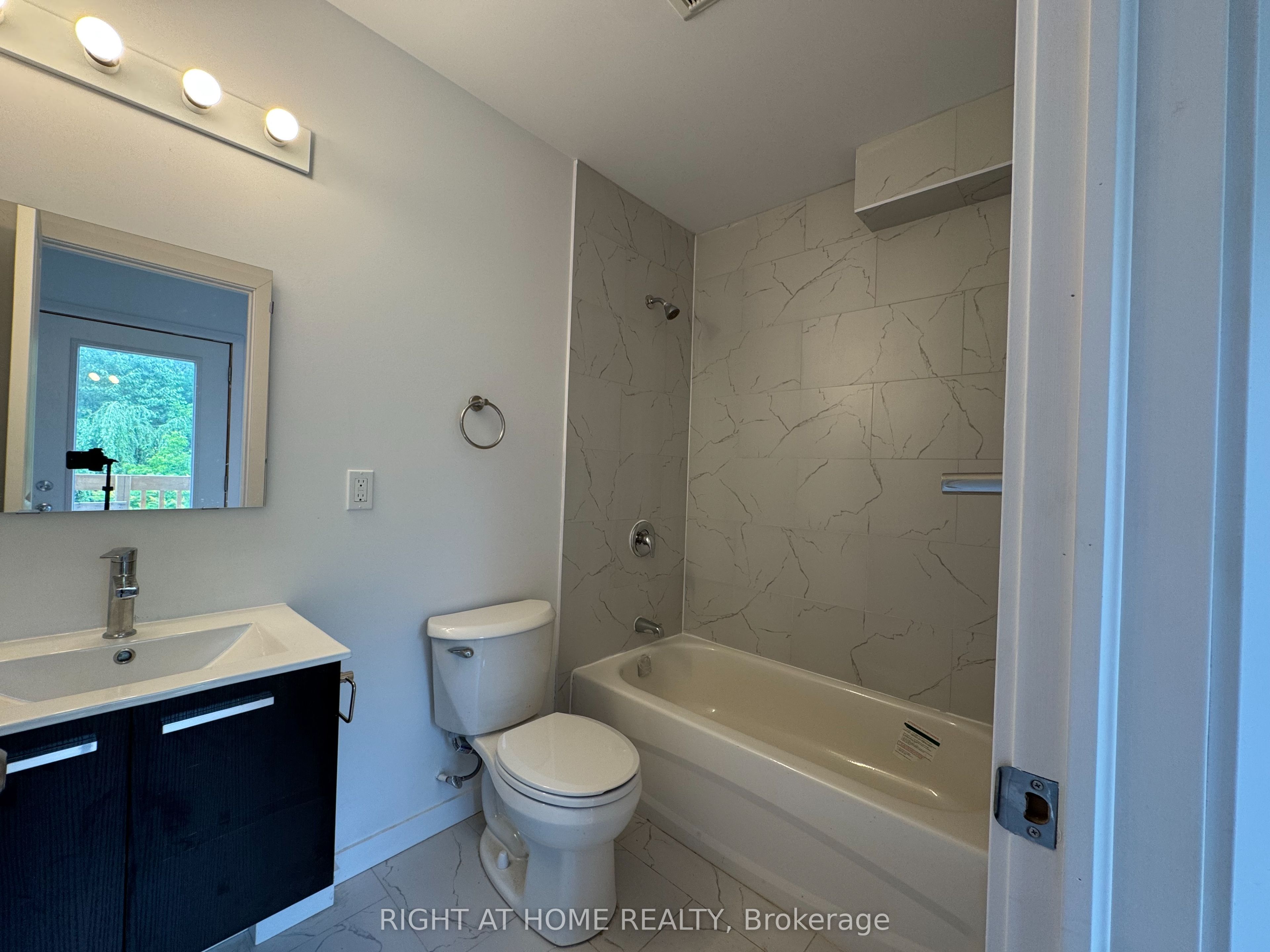 113 Highriver Trail (main) Property Photo 13