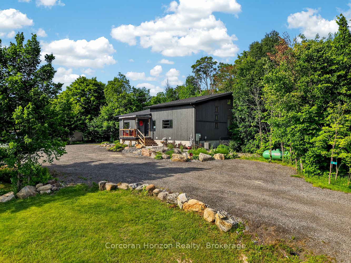 9 Silver Birch Circle N Property Photo 3