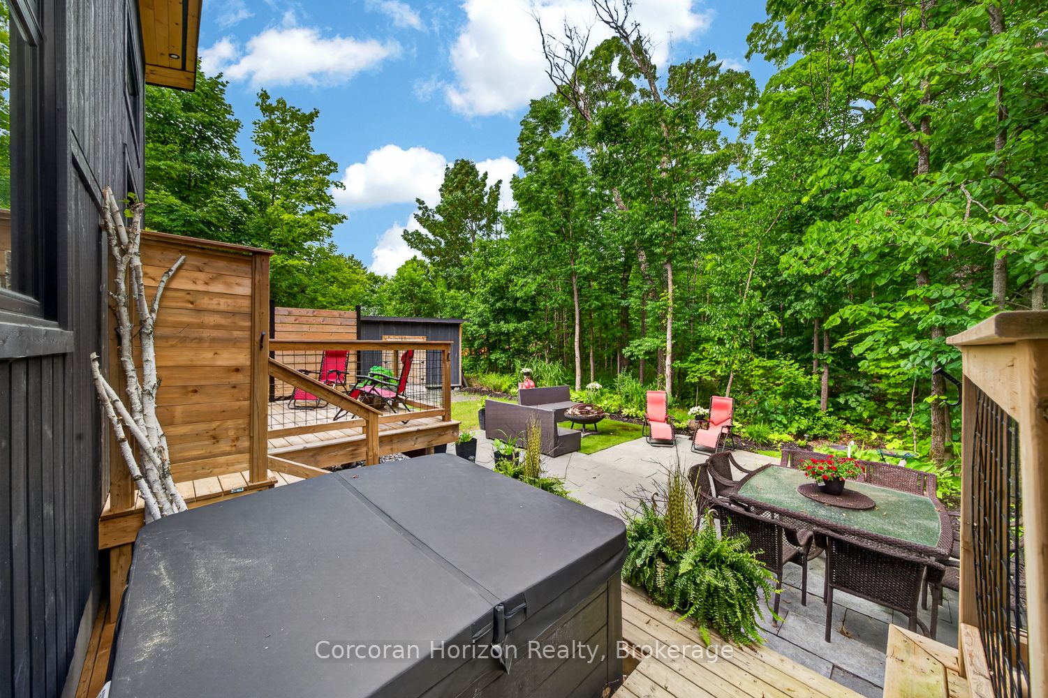 9 Silver Birch Circle N Property Photo 6