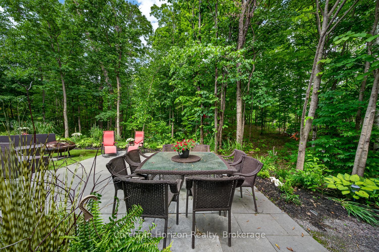 9 Silver Birch Circle N Property Photo 36