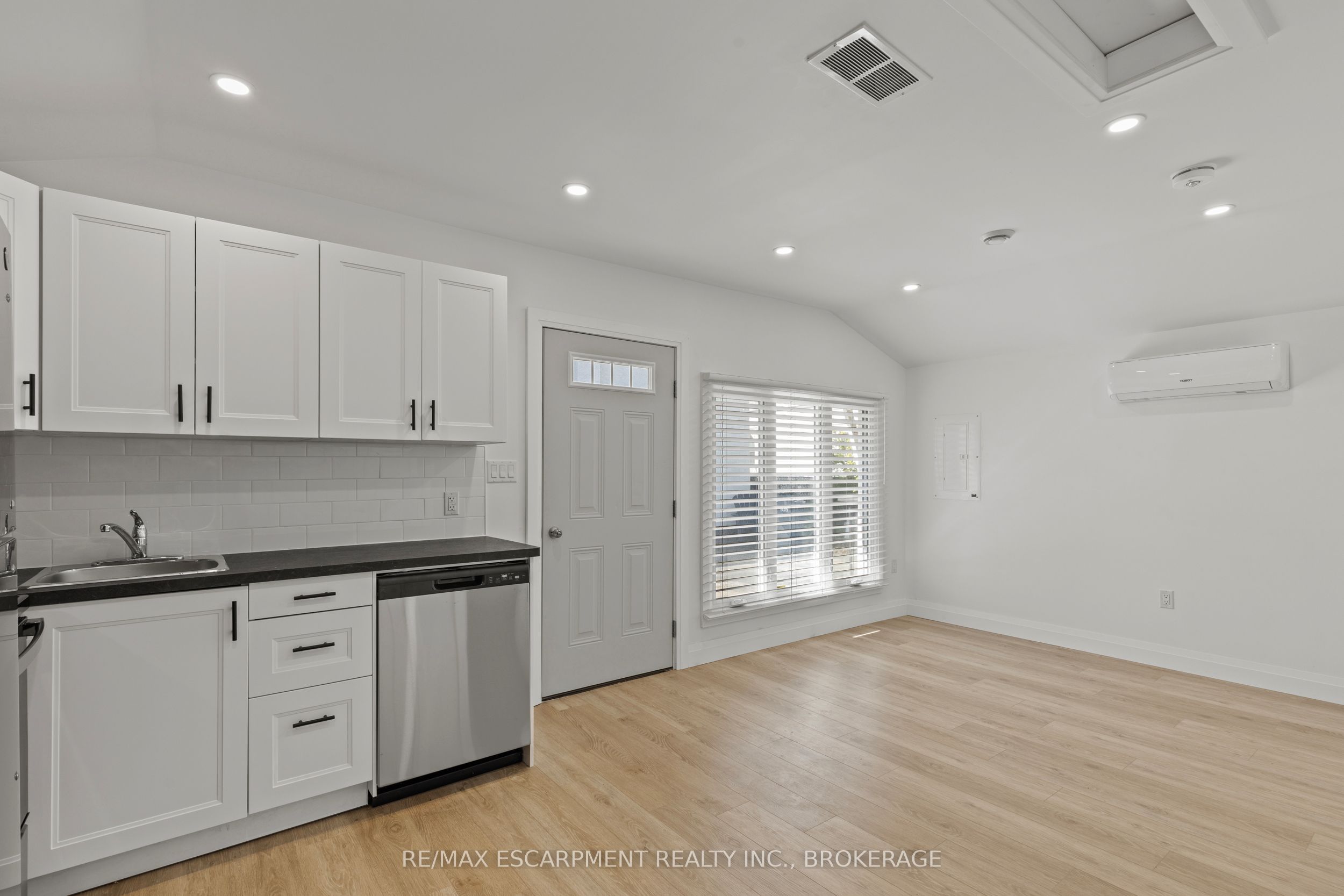 362 Gatfield Avenue Unit 2 Property Photo 8