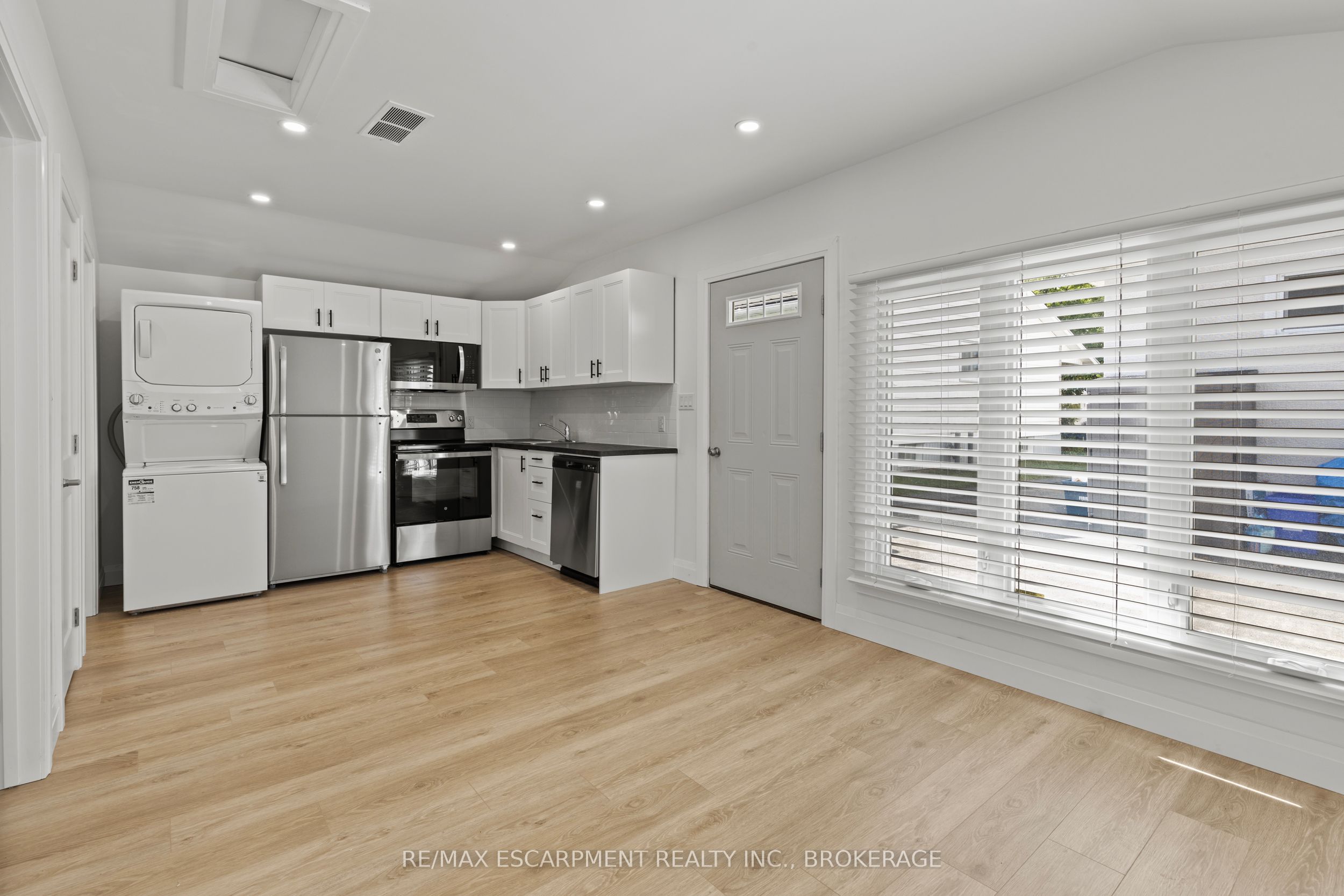 362 Gatfield Avenue Unit 2 Property Photo 11
