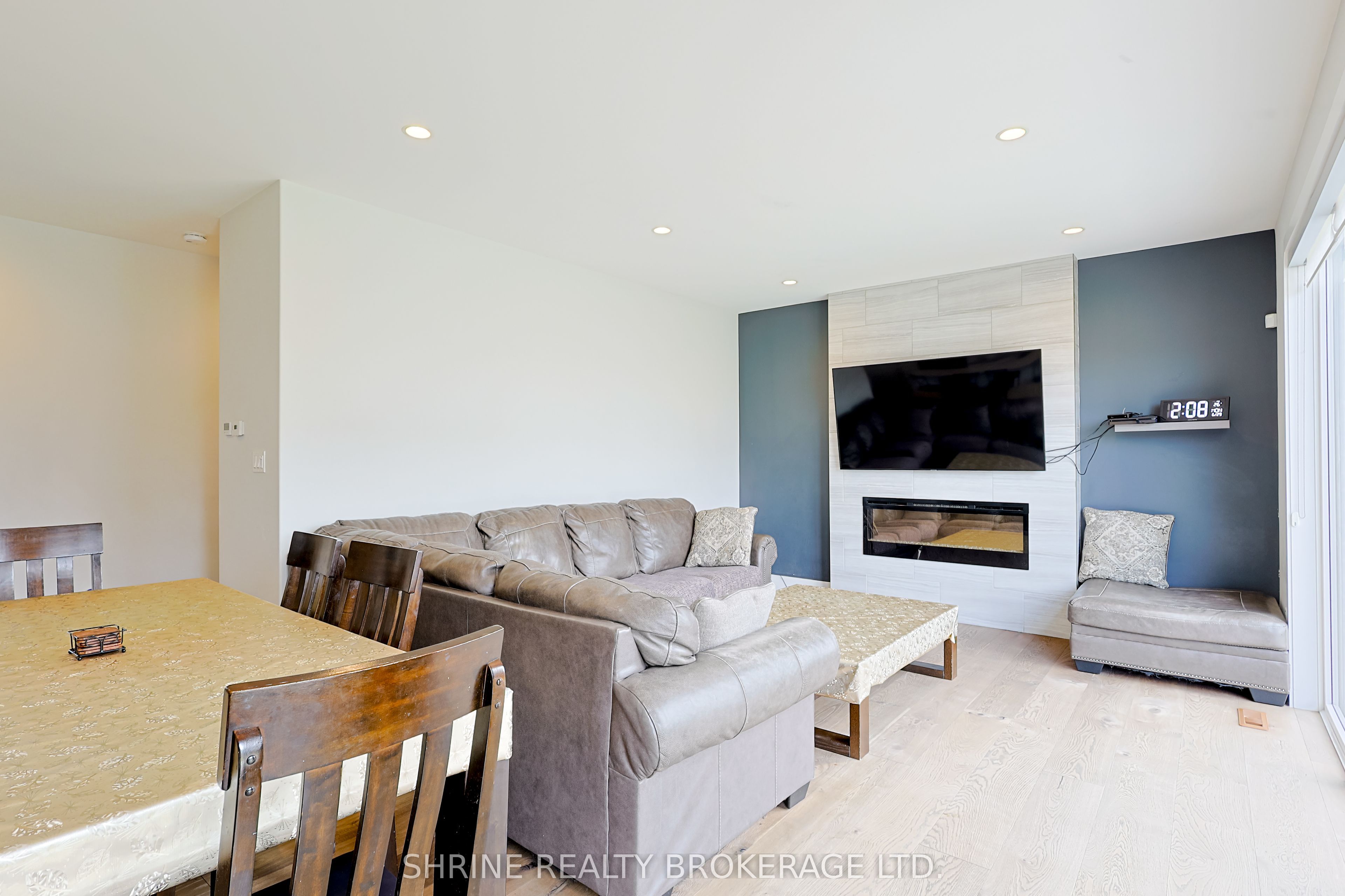 2170 Debra Drive Property Photo 4