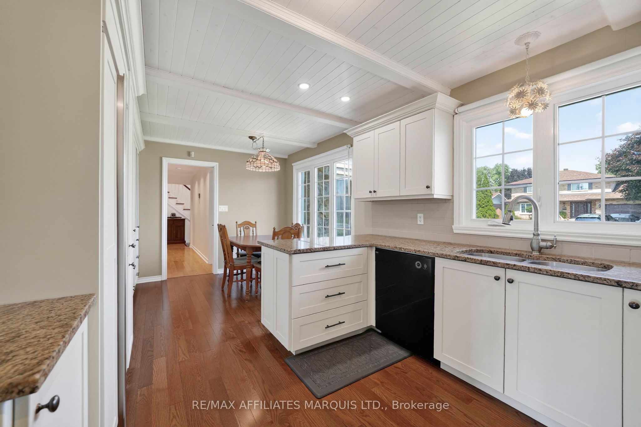1920 Belvedere Crescent Property Photo 5