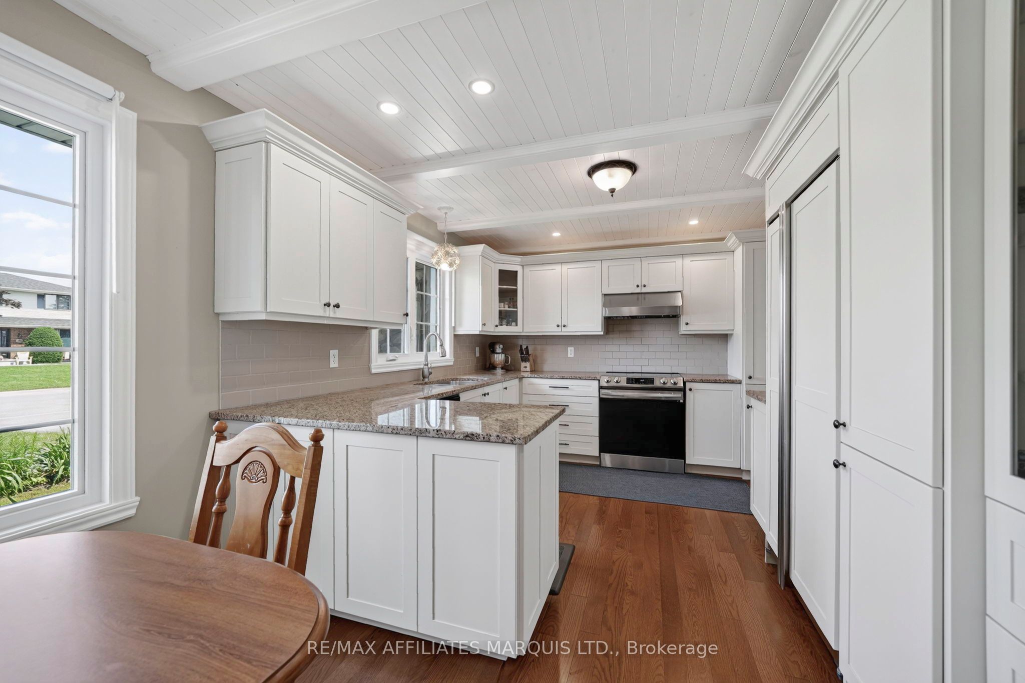 1920 Belvedere Crescent Property Photo 6