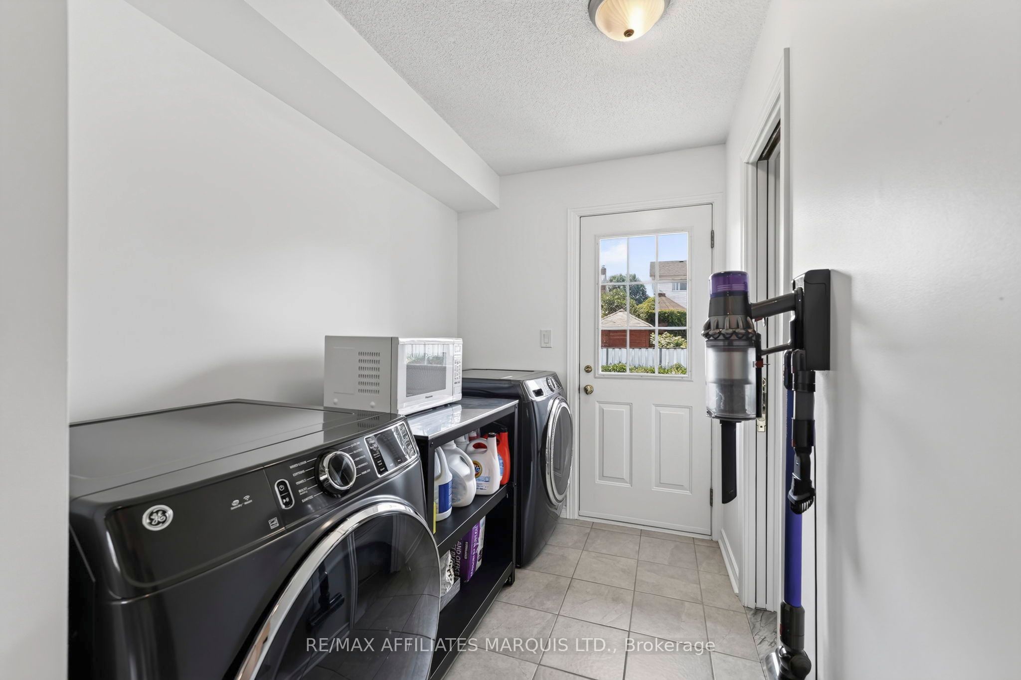1920 Belvedere Crescent Property Photo 17
