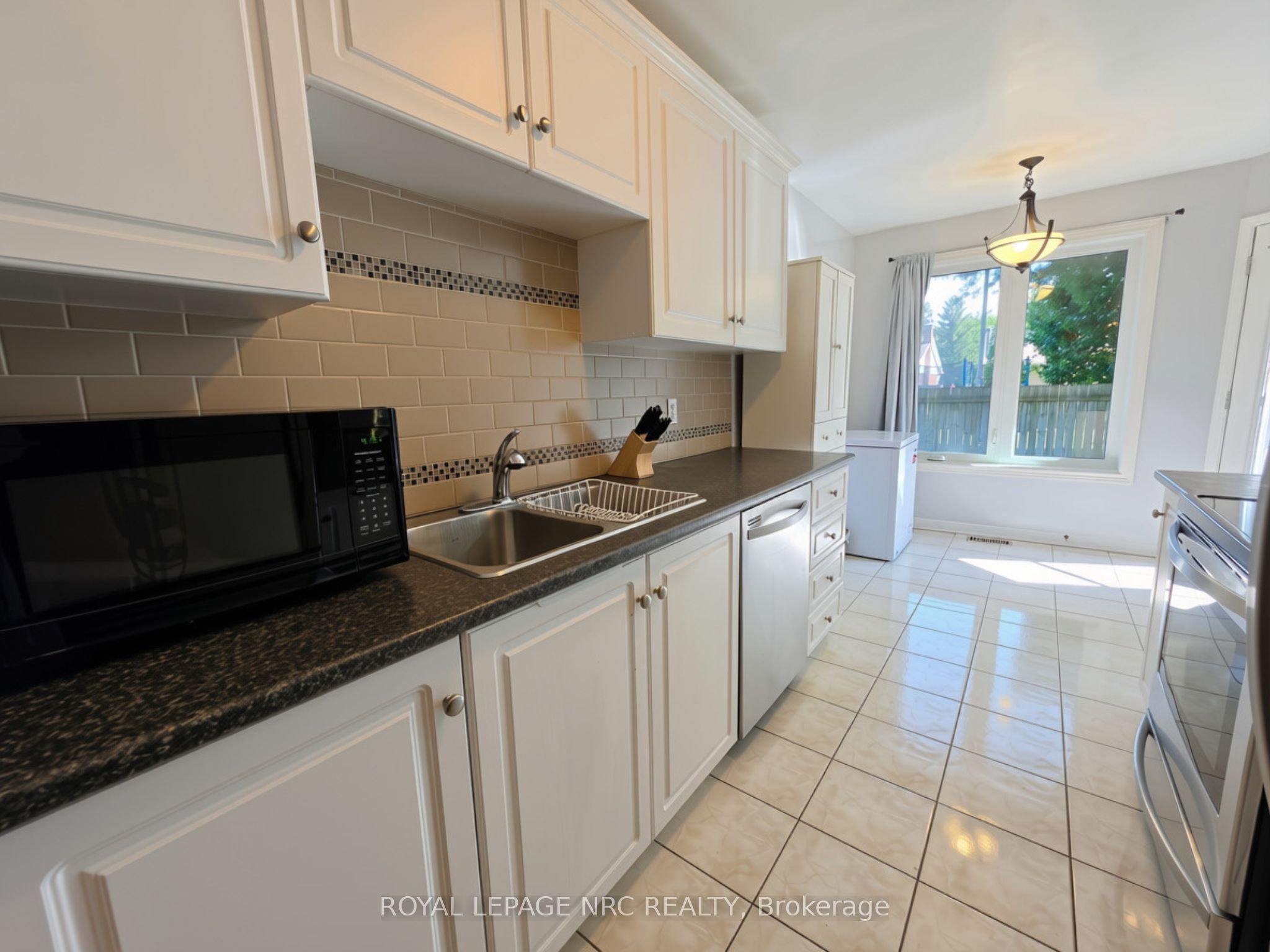 5070 Drummond Road 28 Property Photo 13