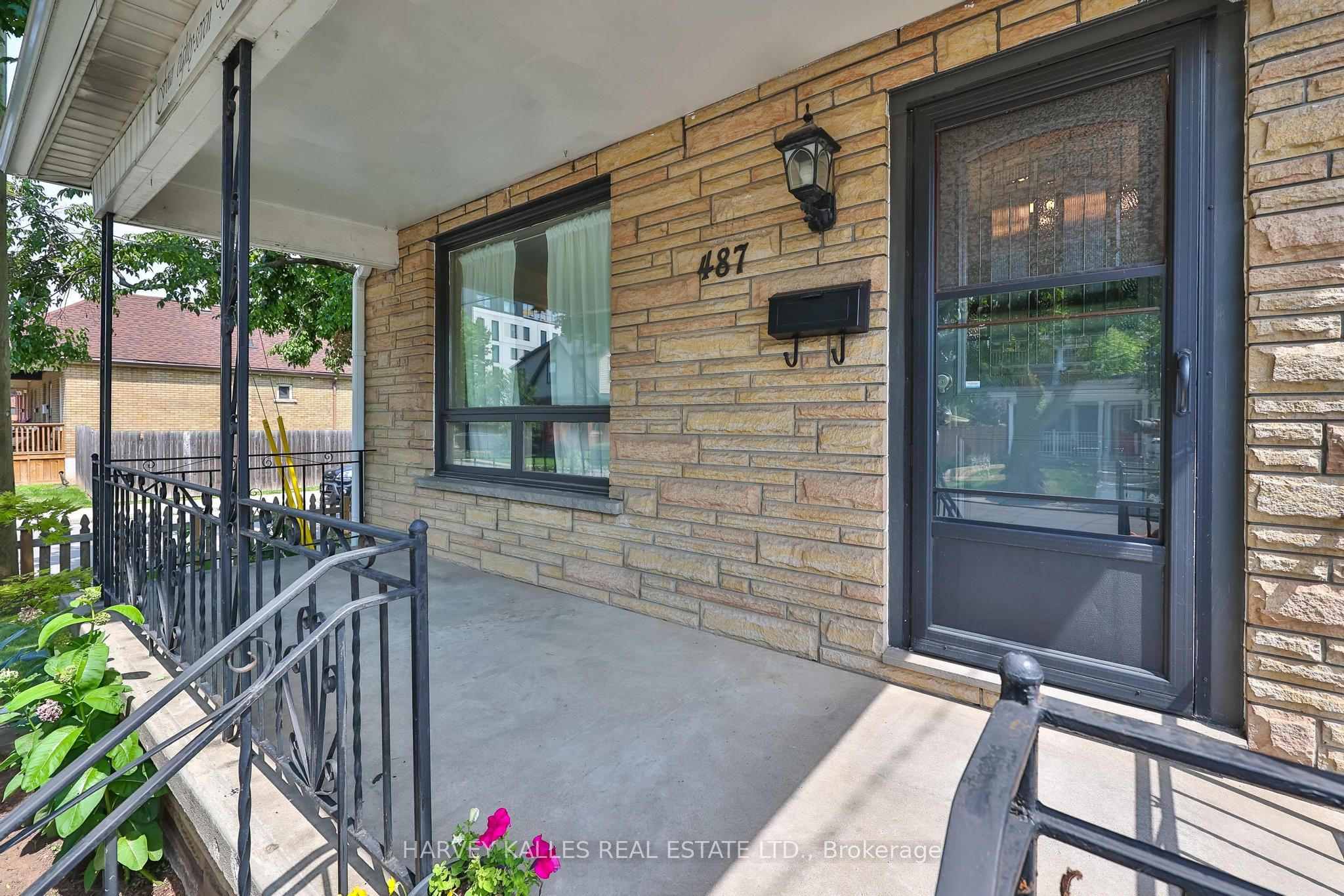 487 Dunsmure Road Property Photo 3