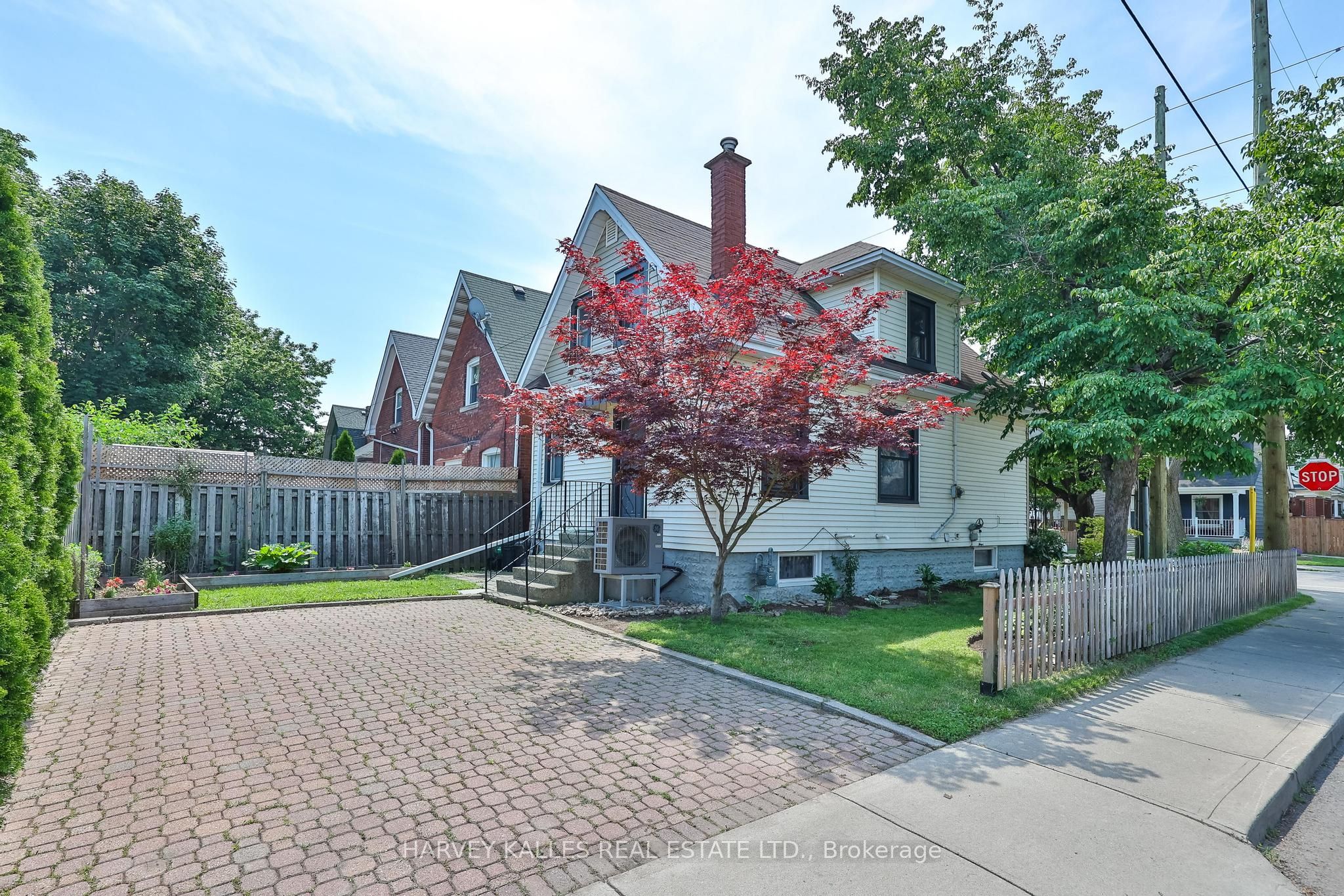 487 Dunsmure Road Property Photo 4