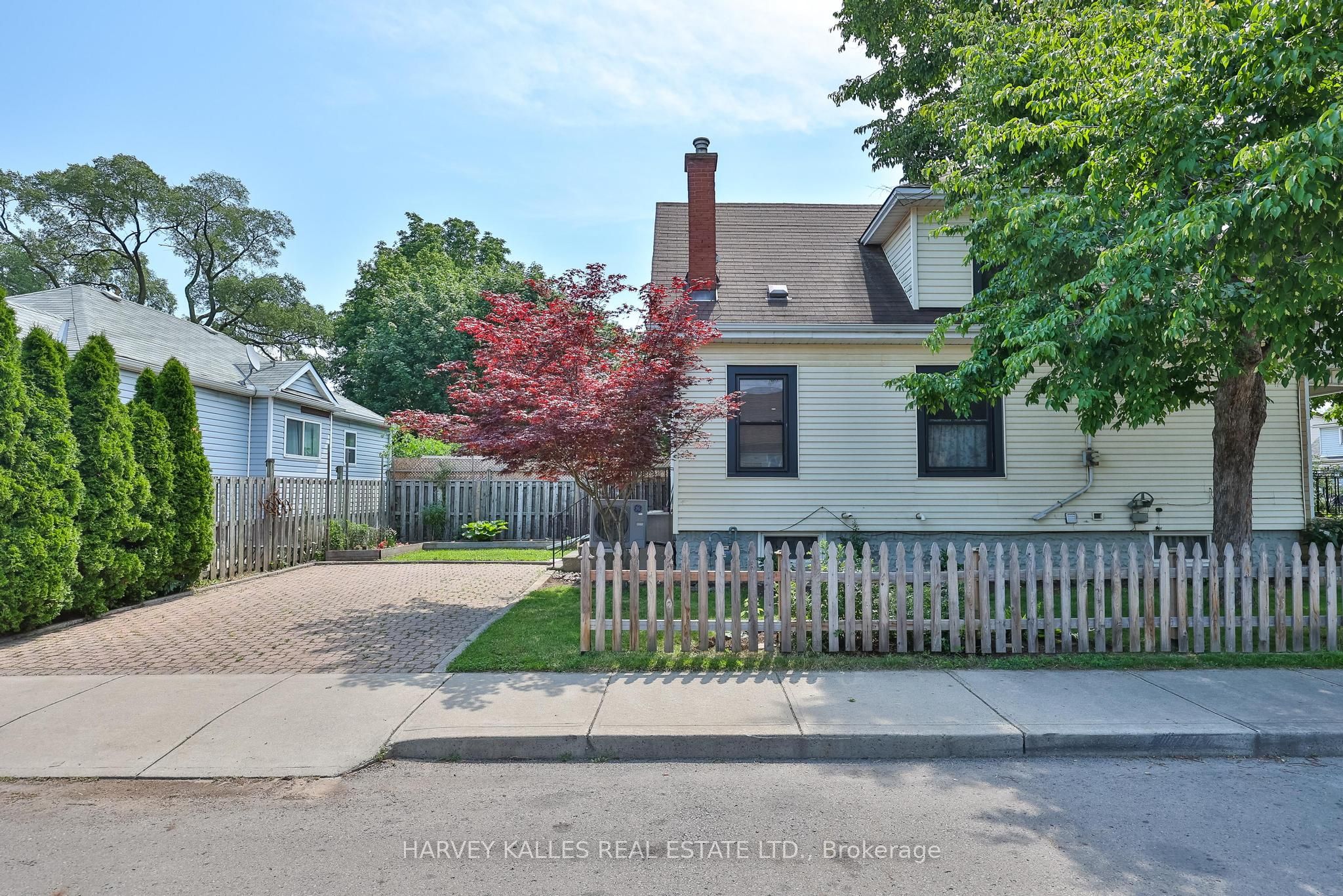 487 Dunsmure Road Property Photo 5