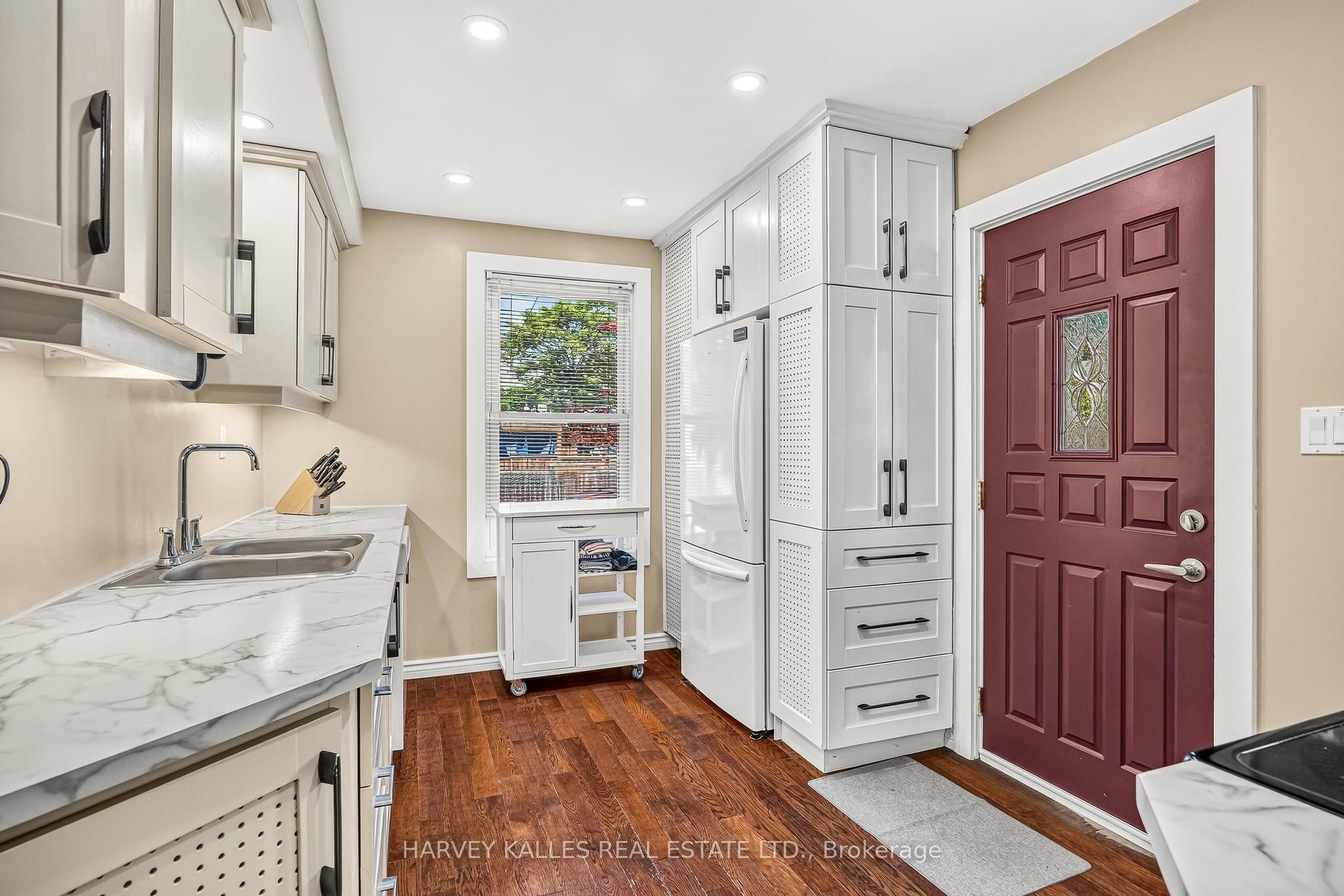 487 Dunsmure Road Property Photo 15