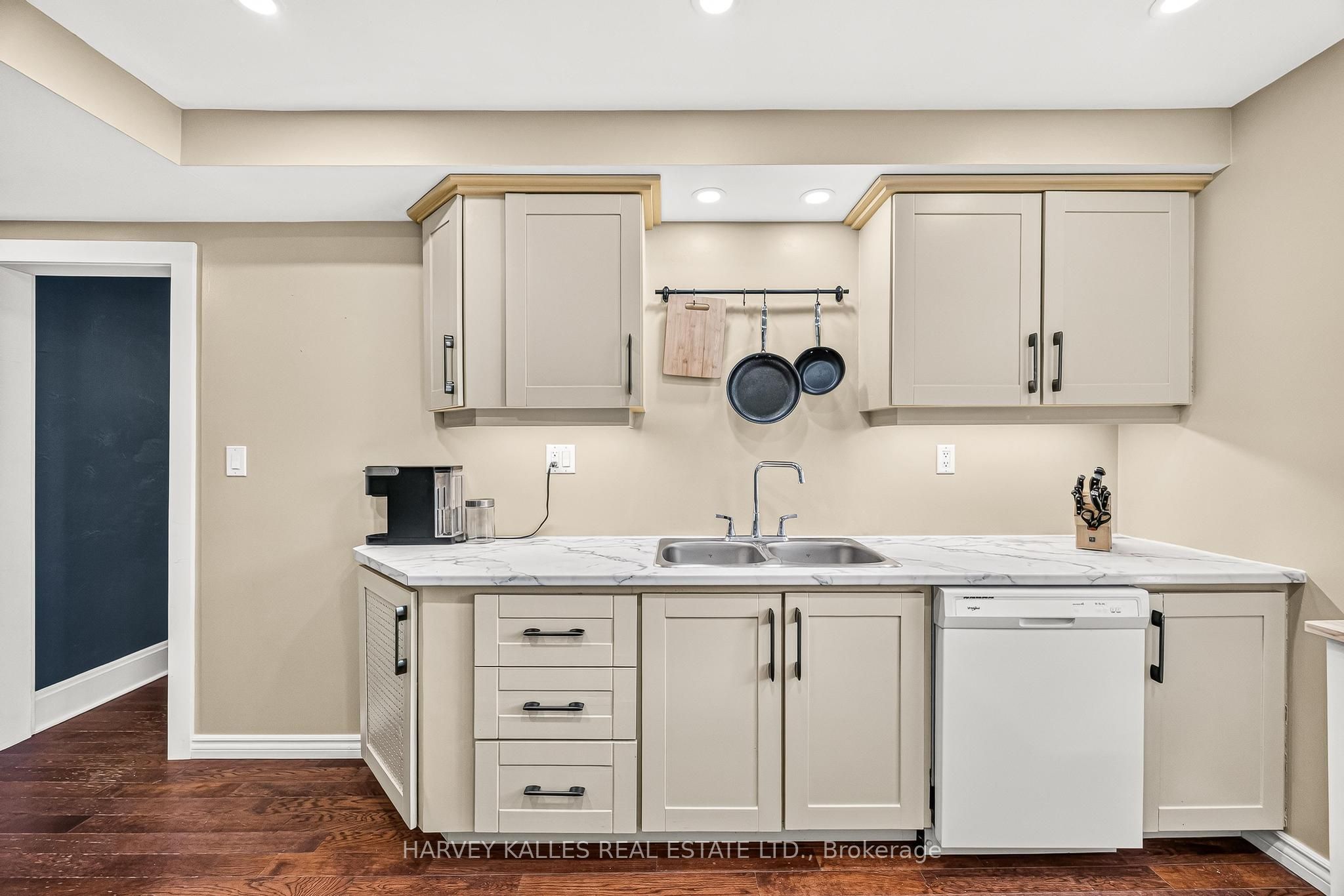 487 Dunsmure Road Property Photo 16