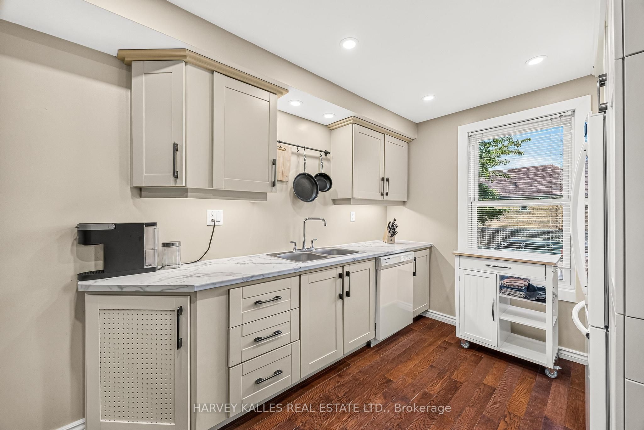 487 Dunsmure Road Property Photo 17