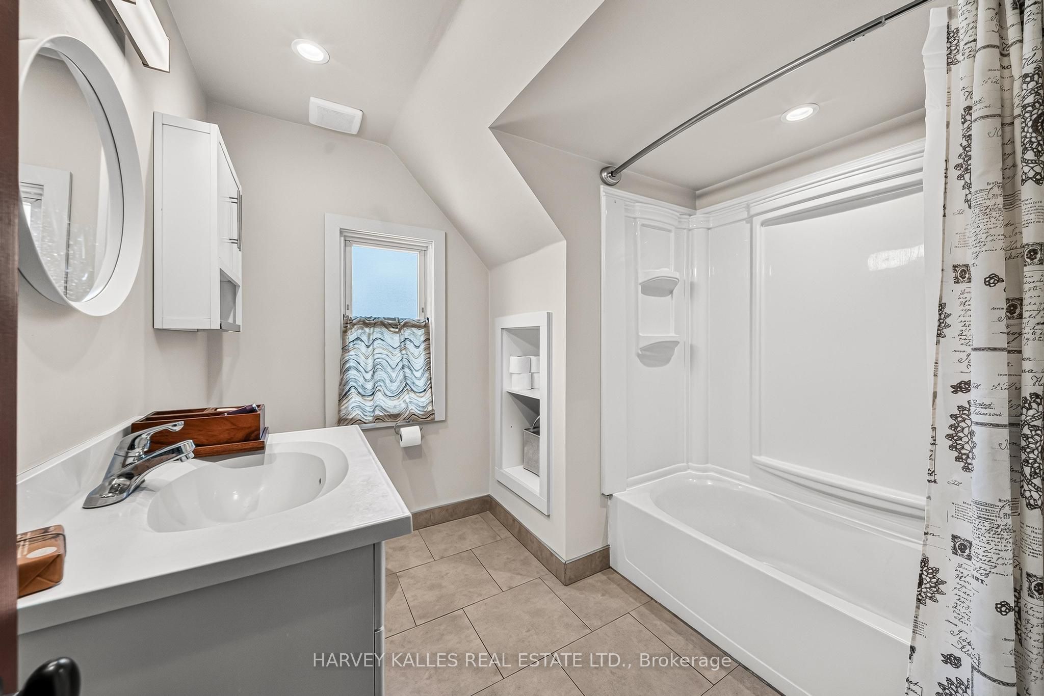 487 Dunsmure Road Property Photo 28
