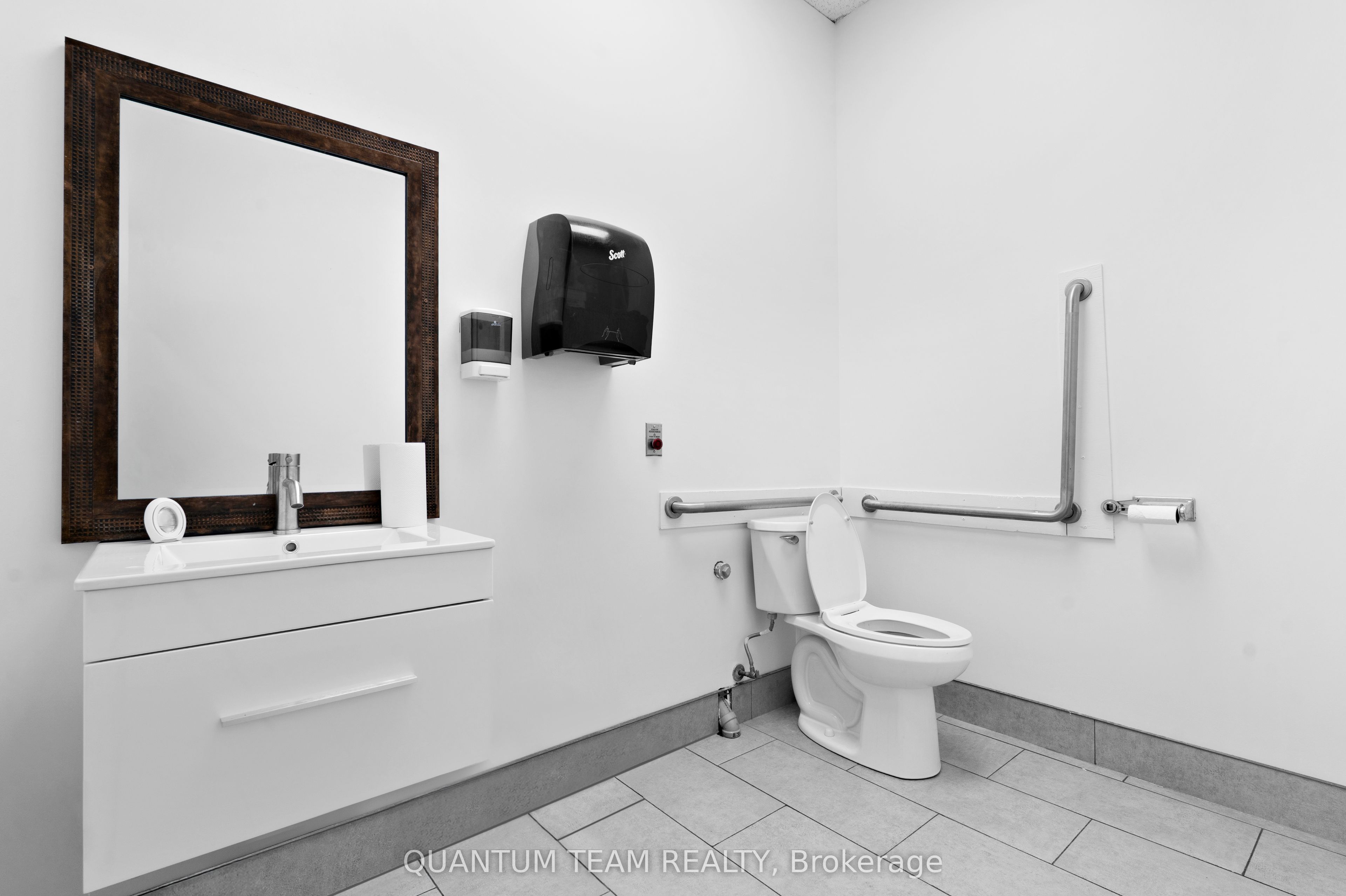 6080 Mcleod Road Unit#4 Property Photo 18