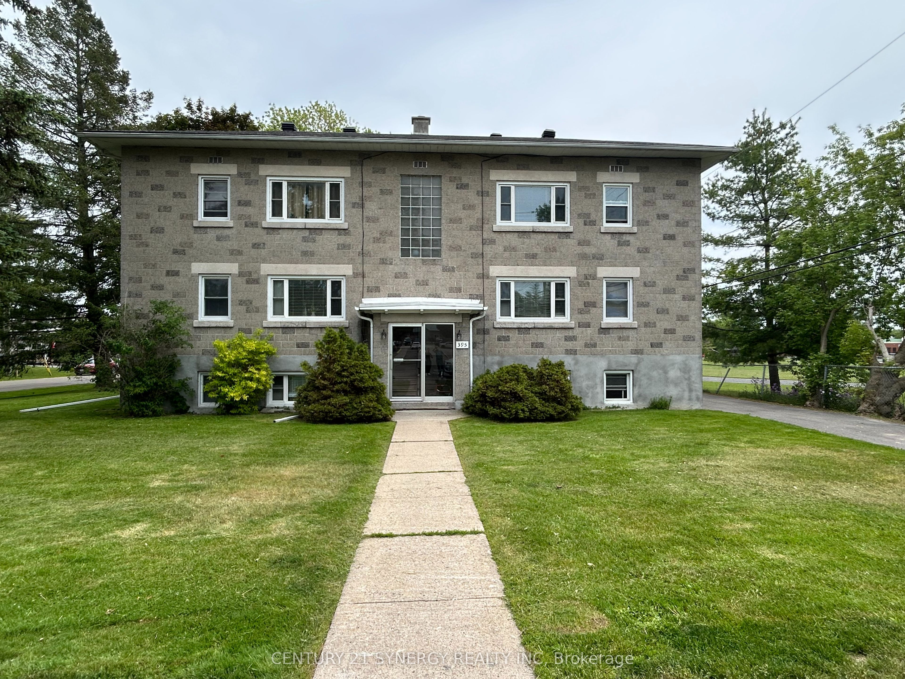 395 Pine Street E Property Photo 1