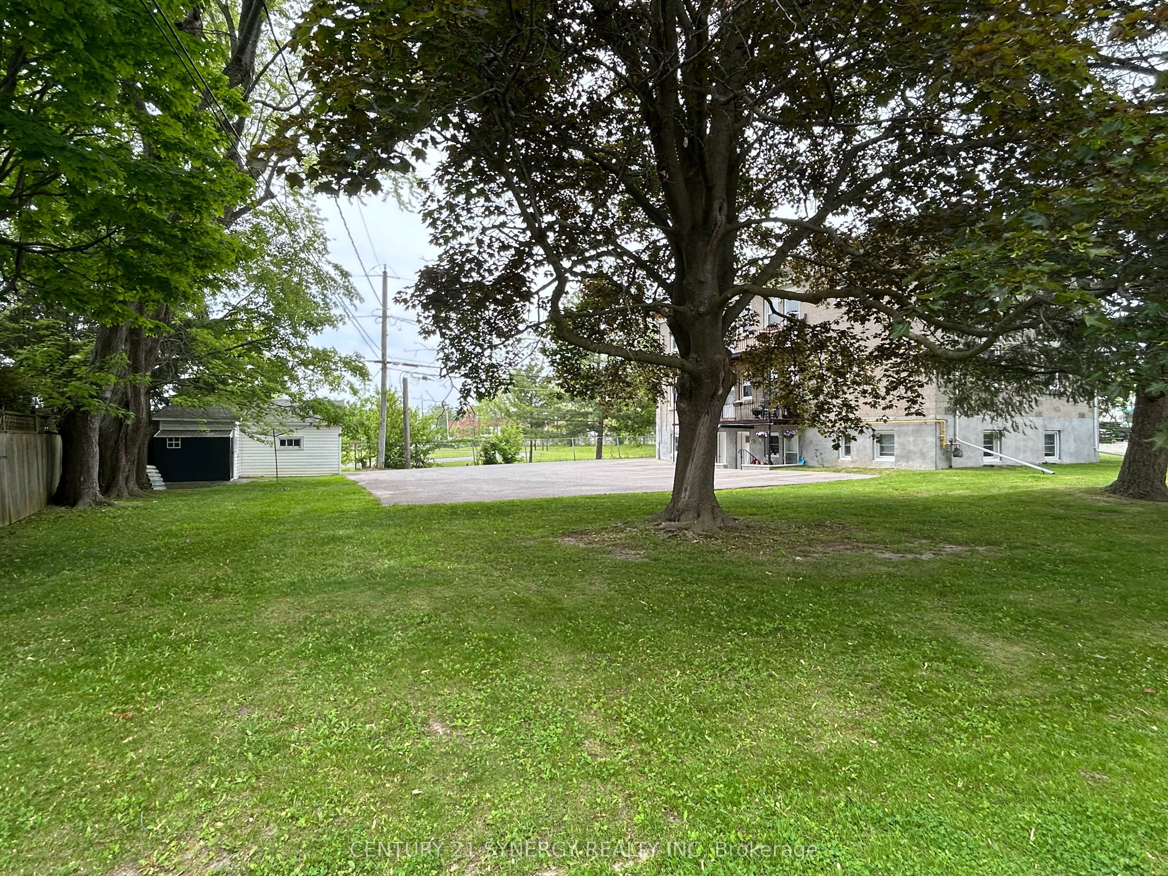 395 Pine Street E Property Photo 4