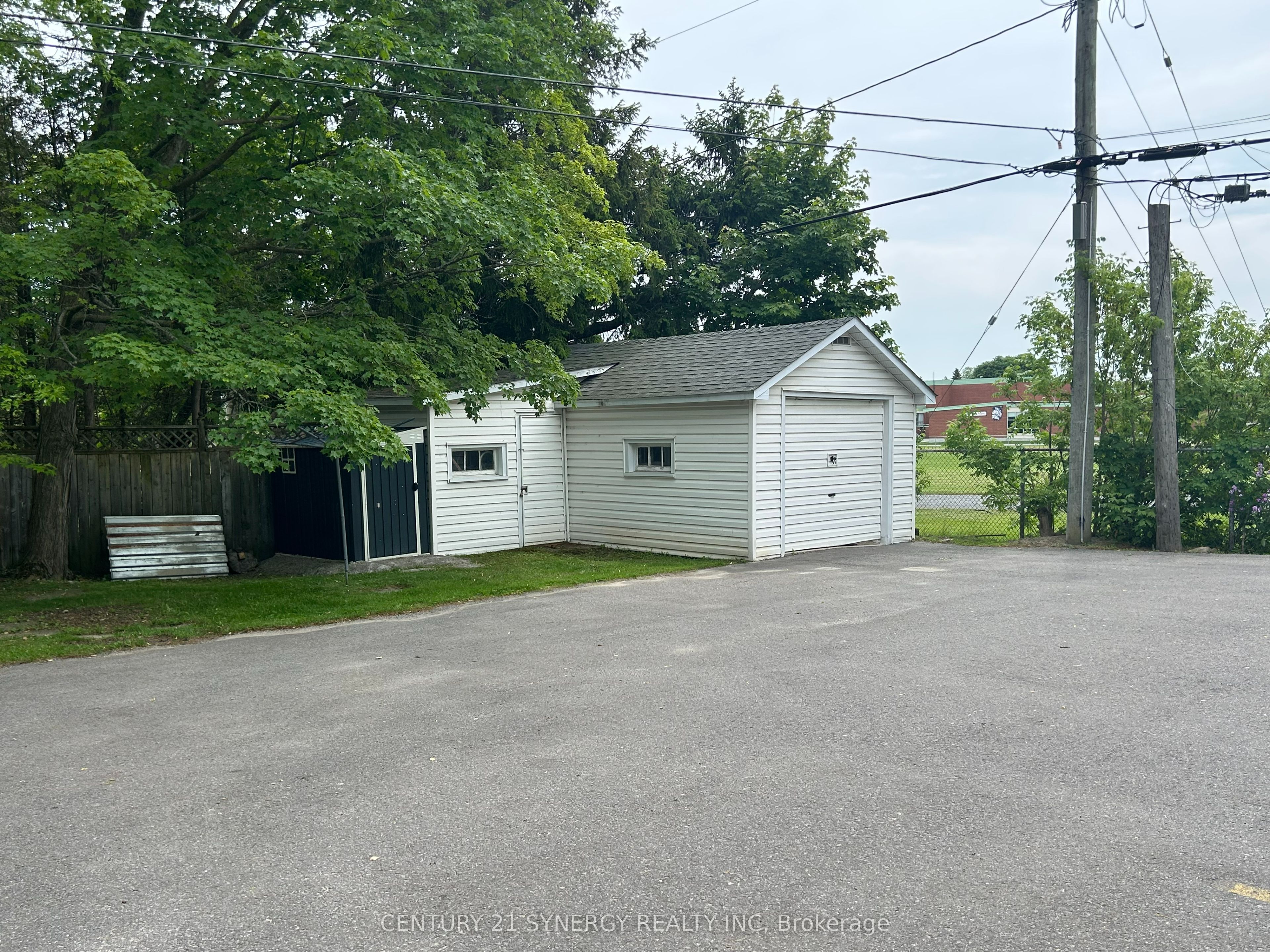 395 Pine Street E Property Photo 6