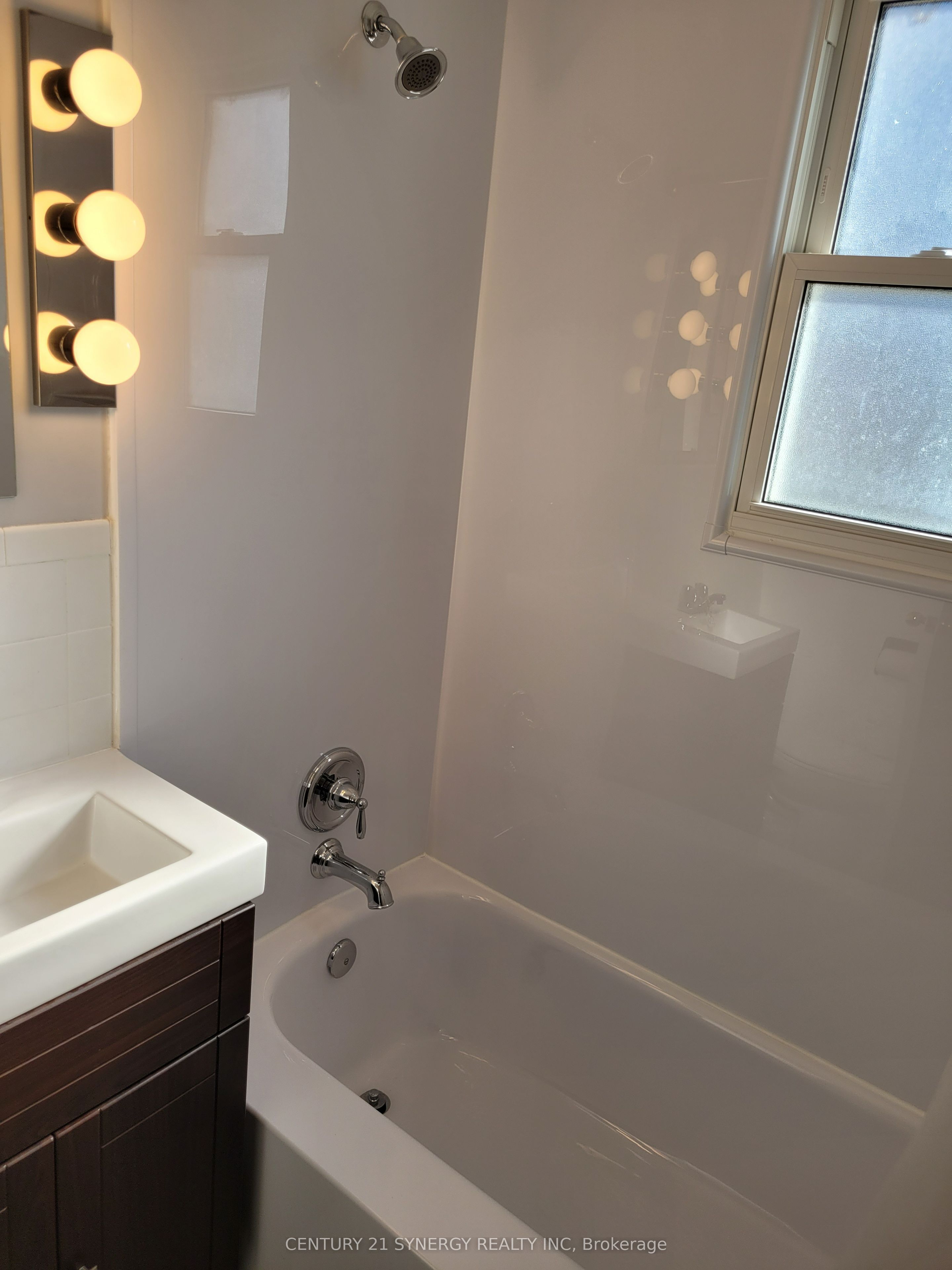 395 Pine Street E Property Photo 18
