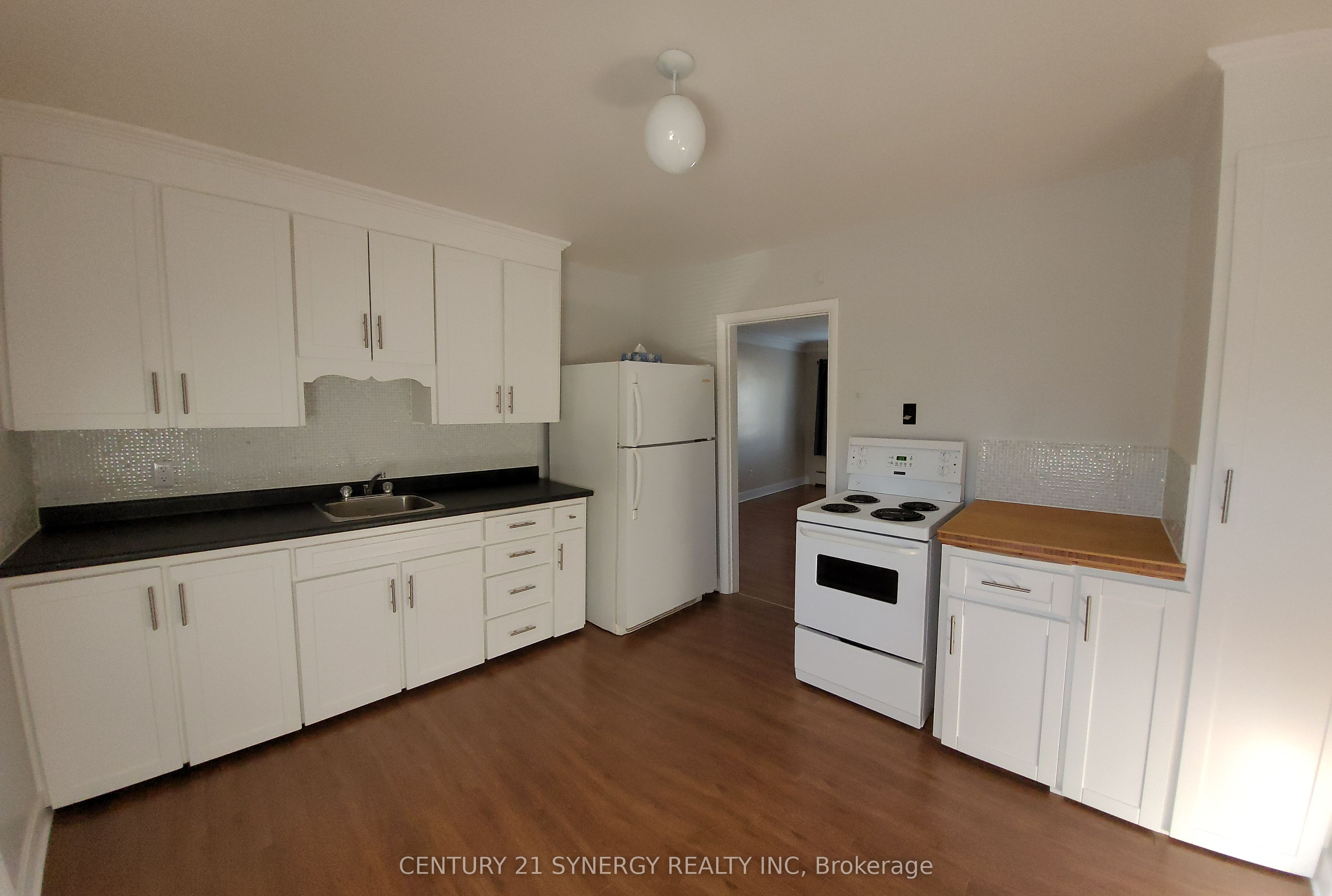 395 Pine Street E Property Photo 25