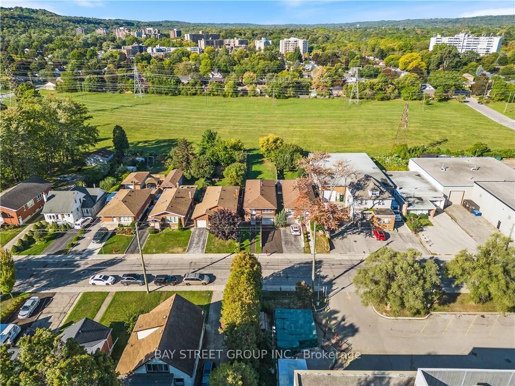 66 Ewen Road Property Photo 3