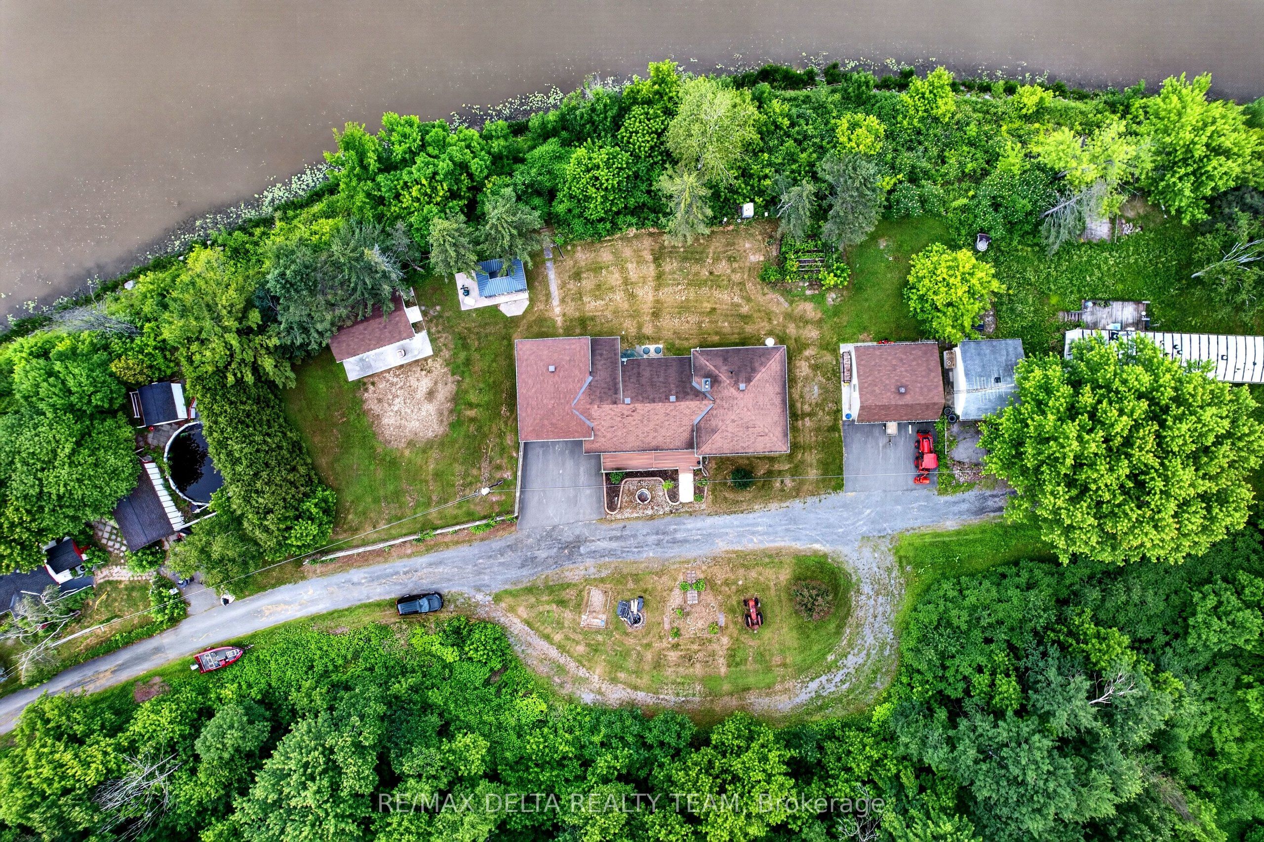 1821 Ch Bercier Road Property Photo 1
