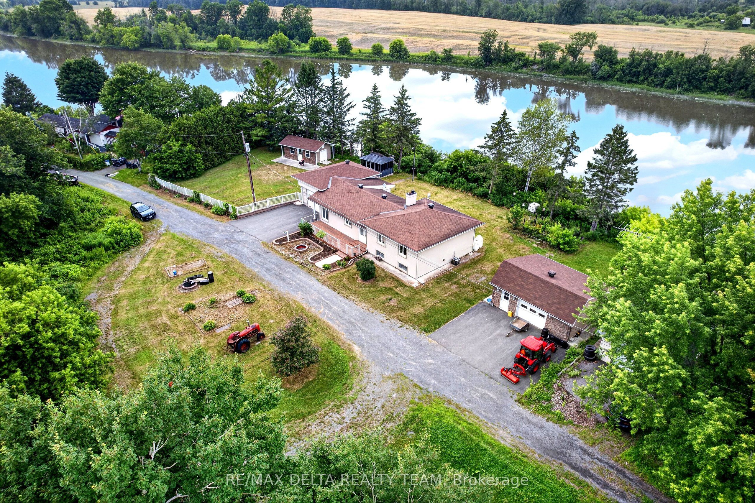 1821 Ch Bercier Road Property Photo 3