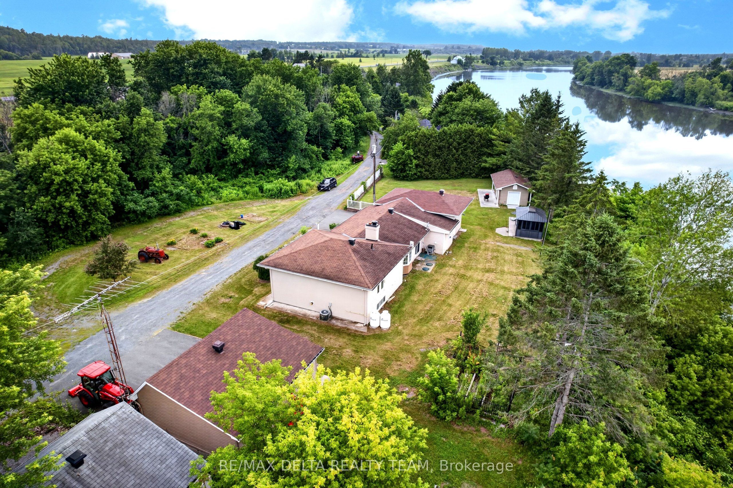 1821 Ch Bercier Road Property Photo 4