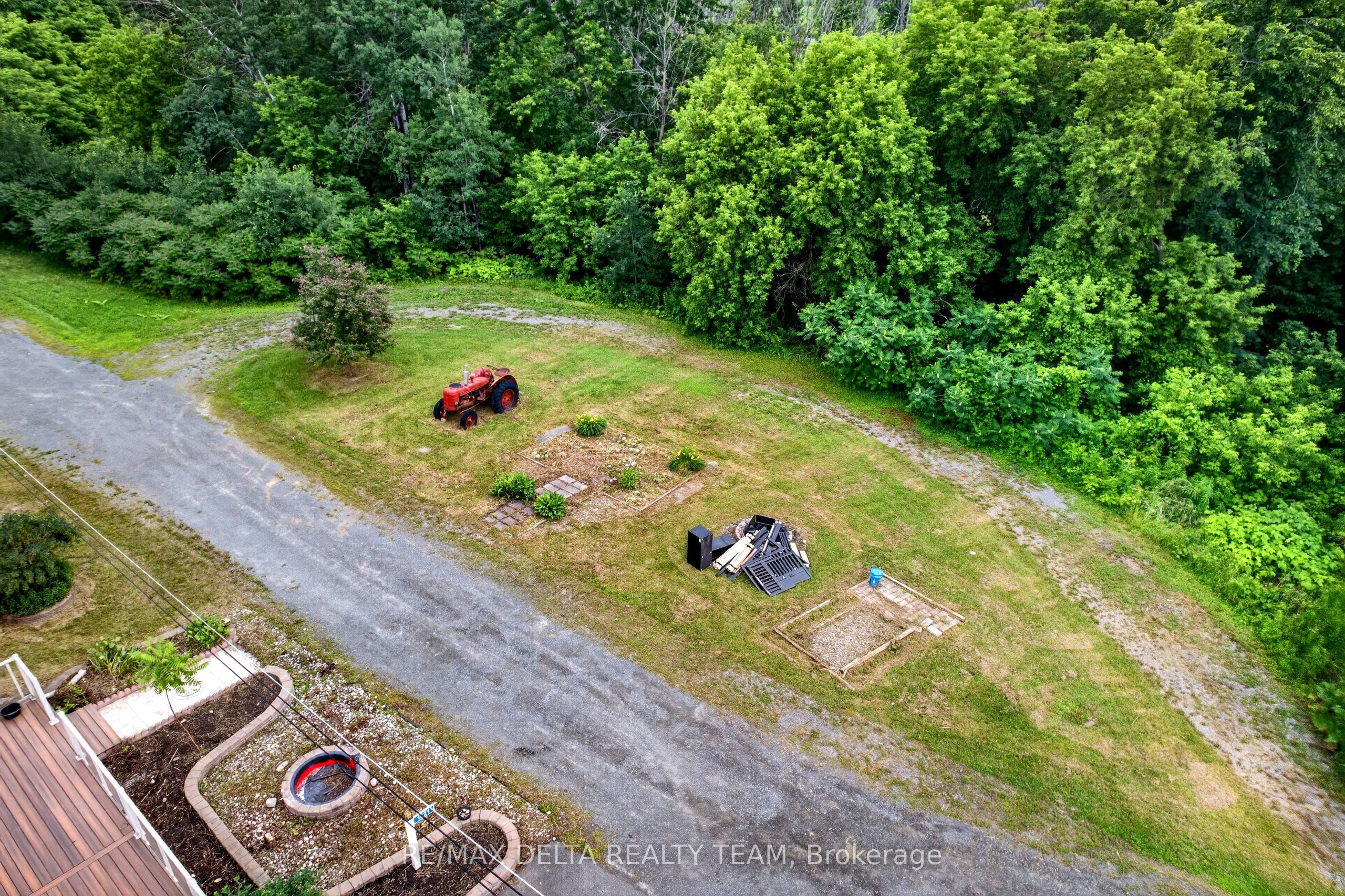 1821 Ch Bercier Road Property Photo 6