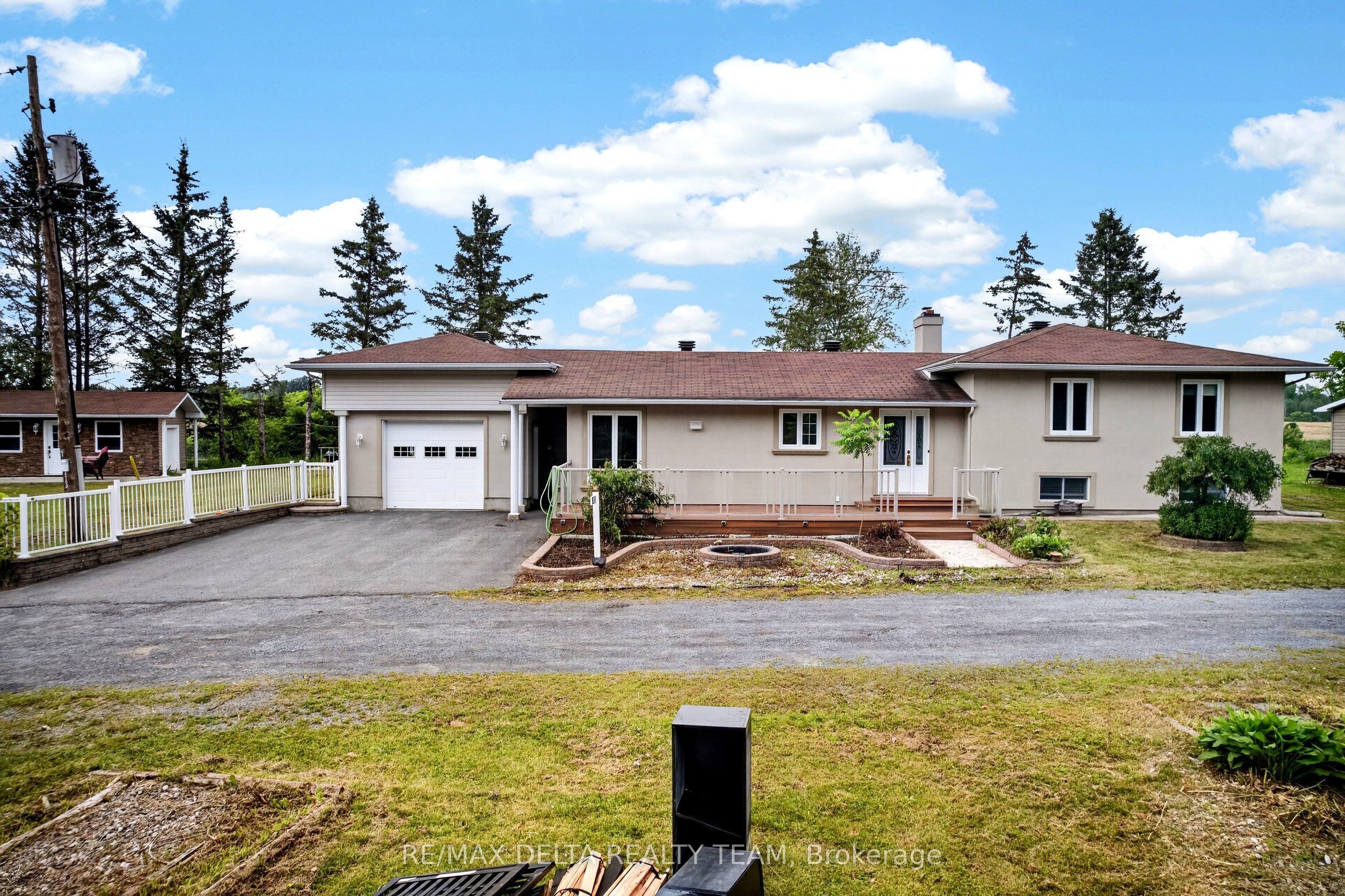 1821 Ch Bercier Road Property Photo 7