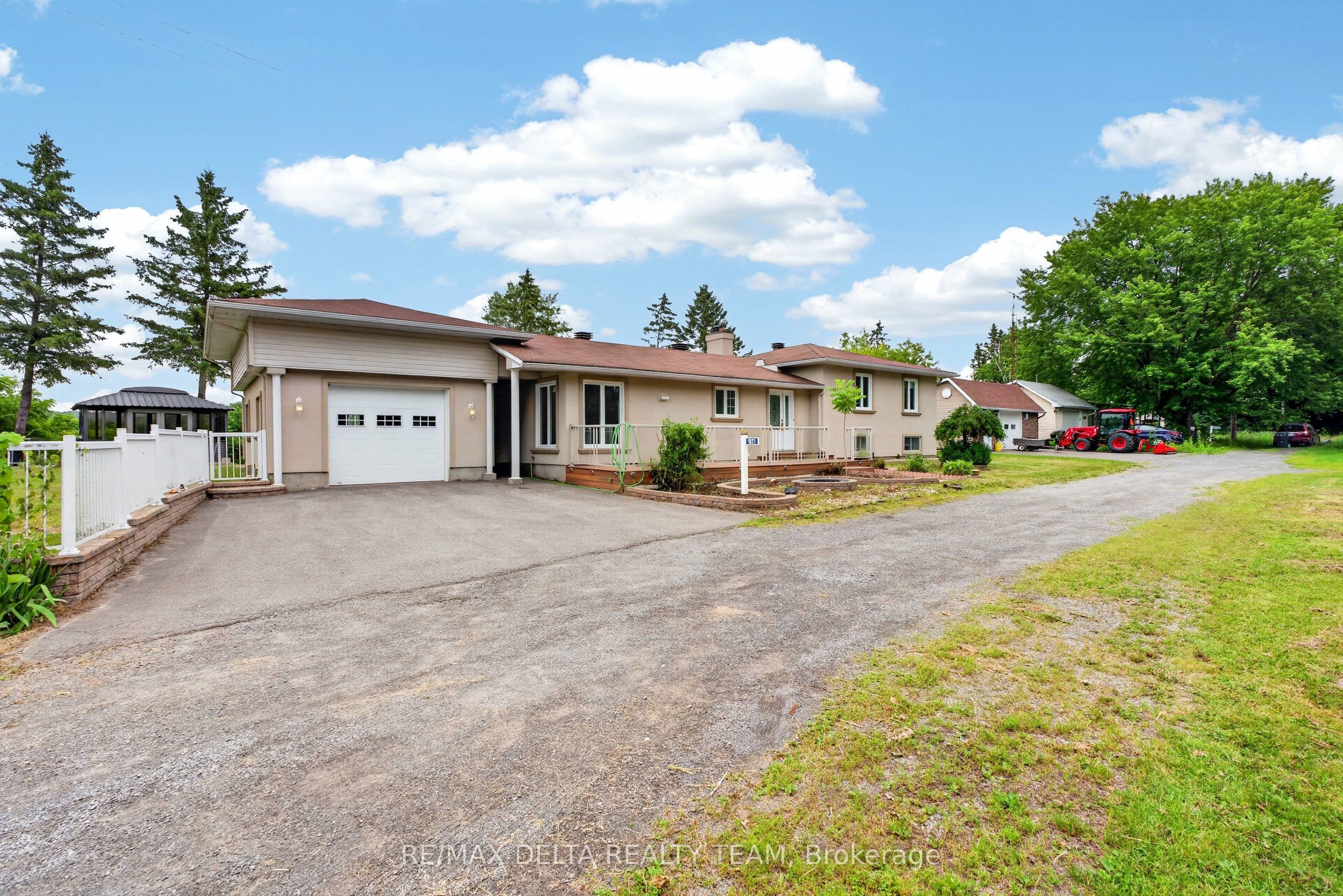 1821 Ch Bercier Road Property Photo 8