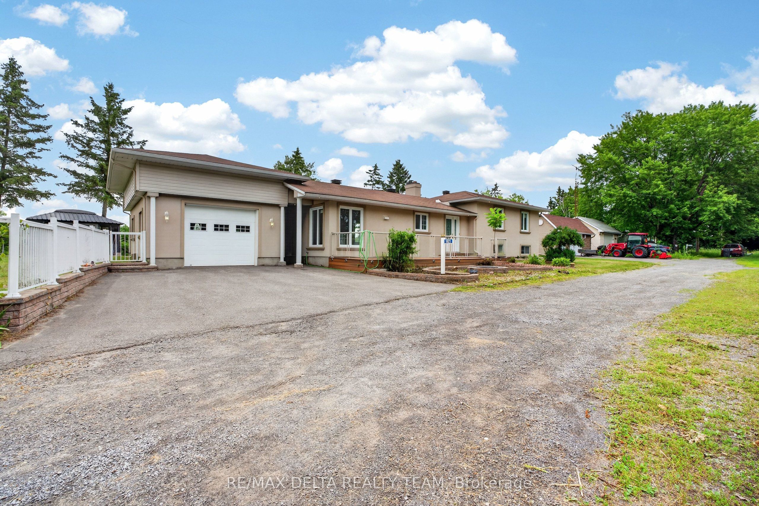 1821 Ch Bercier Road Property Photo 12