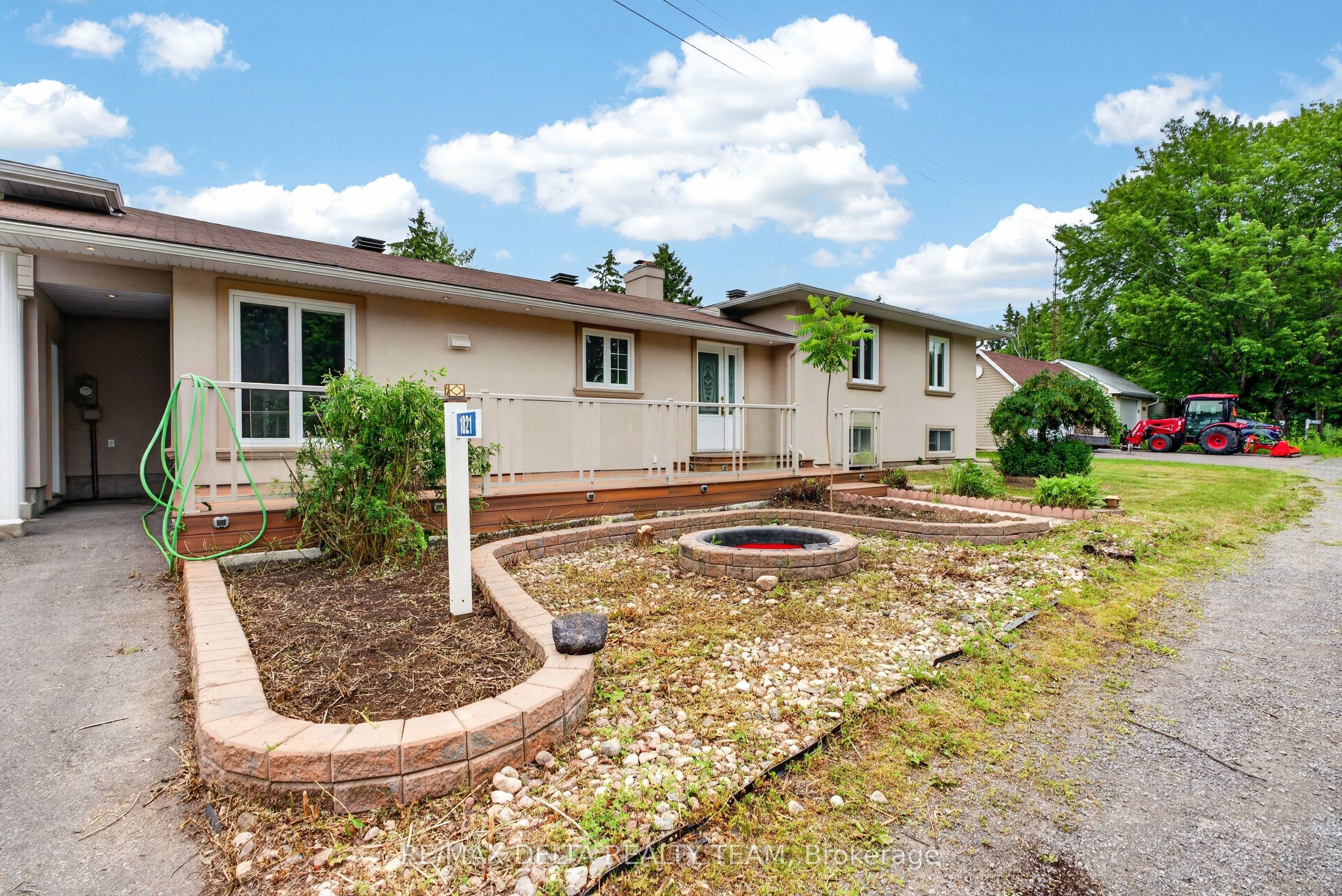 1821 Ch Bercier Road Property Photo 13
