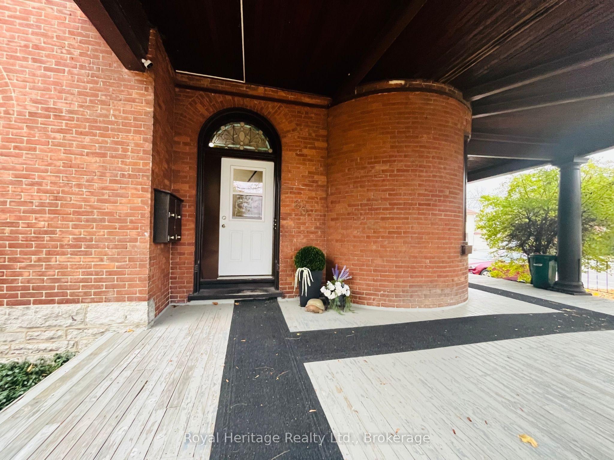 80 Bridge Street W 3 Property Photo 2