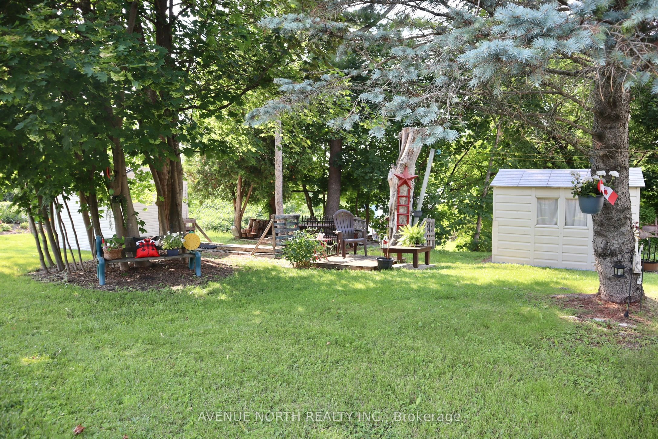 2125 Old Montreal Road Property Photo 4