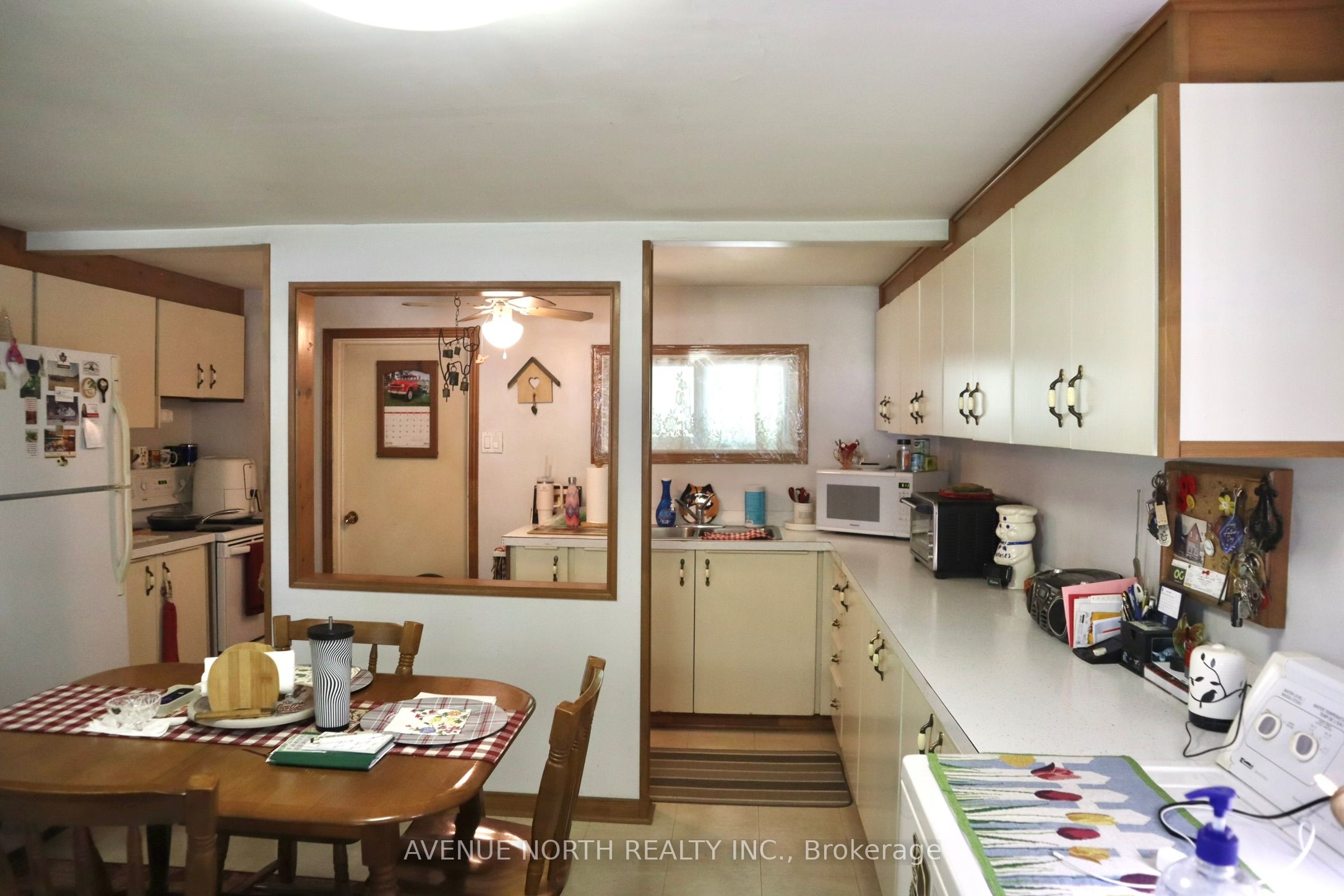 2125 Old Montreal Road Property Photo 5